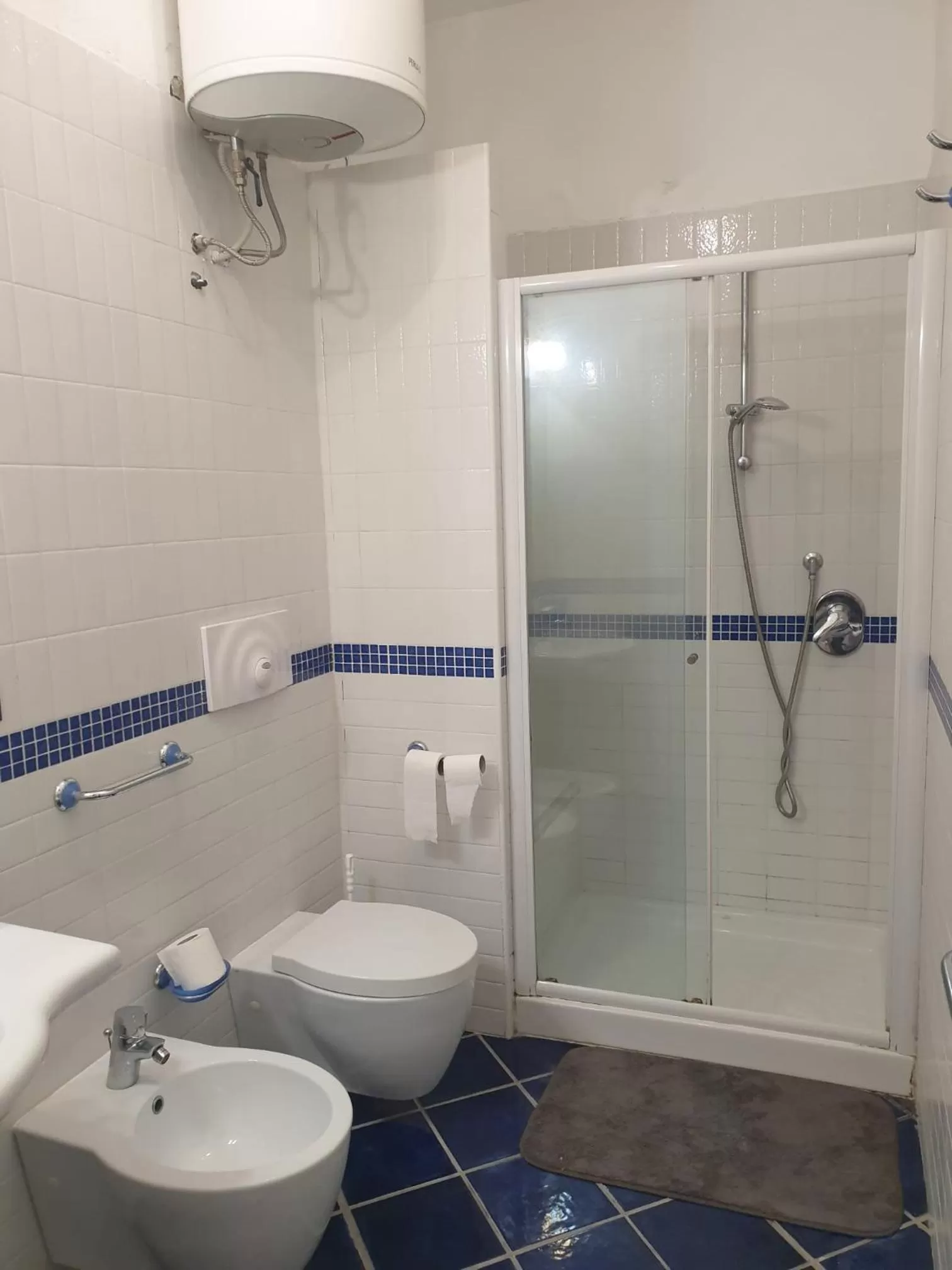 Shower in Hotel Mareluna Ischia