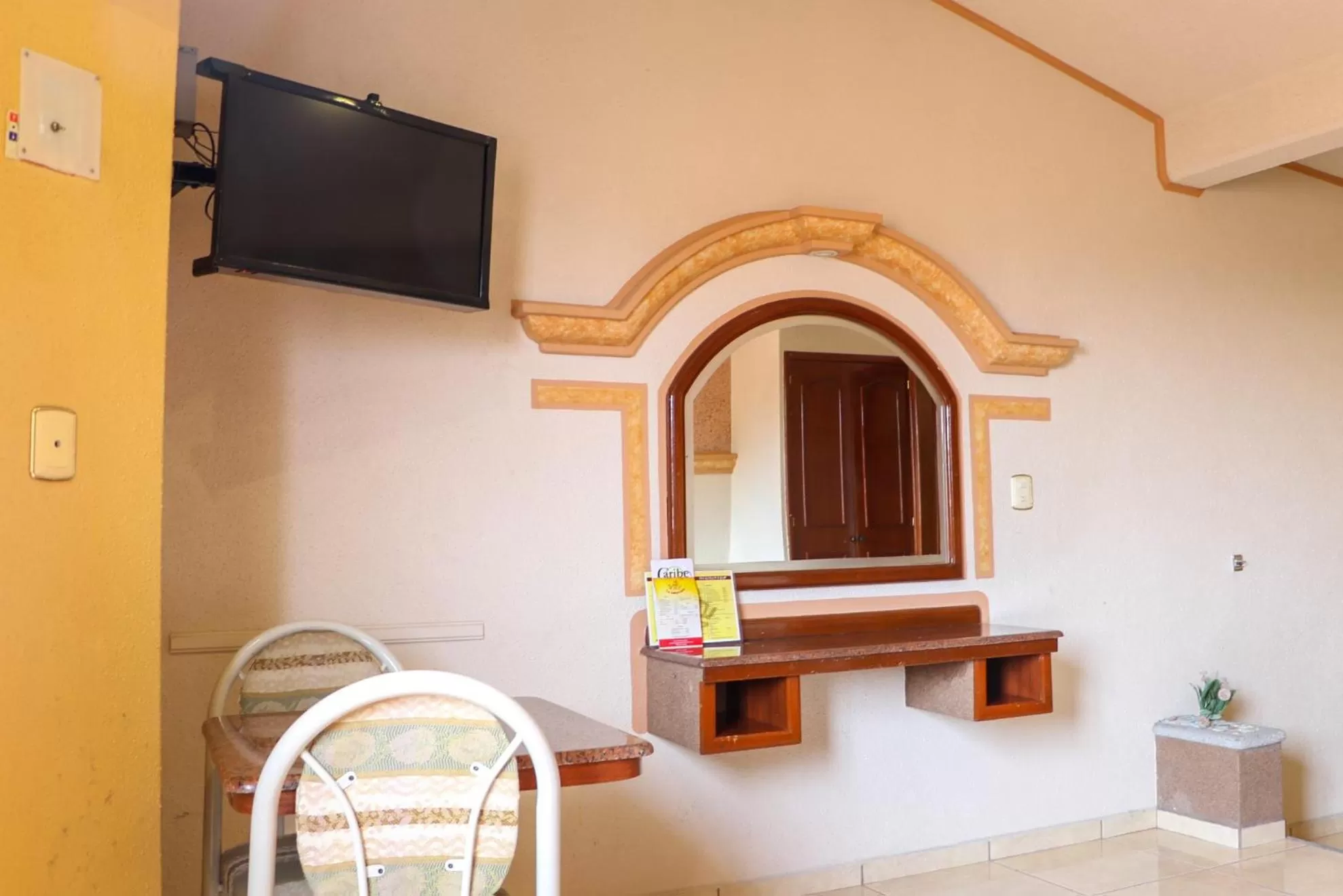 TV and multimedia in Motel Caribe