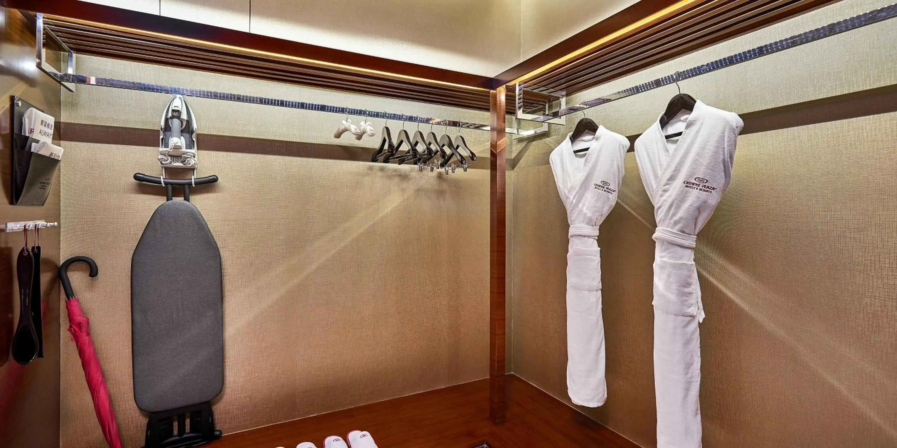 wardrobe in Crowne Plaza Tianjin Jinnan by IHG