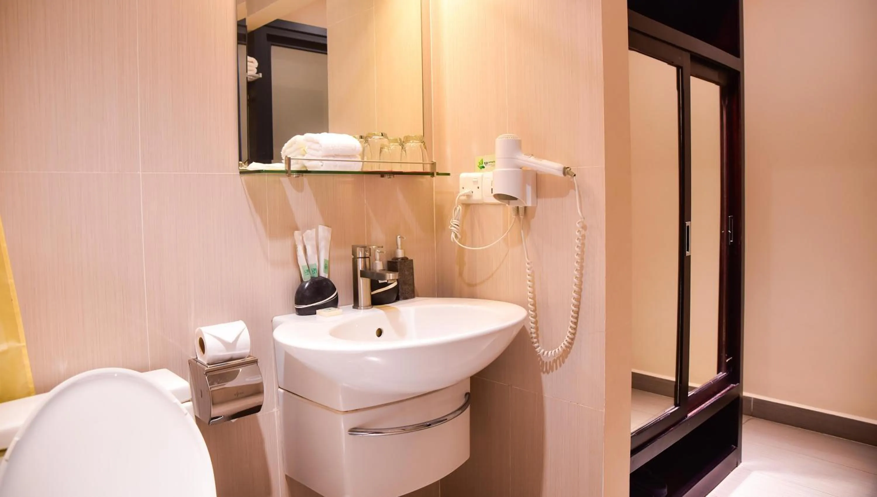 Toilet in Almond Hotel Sothearos