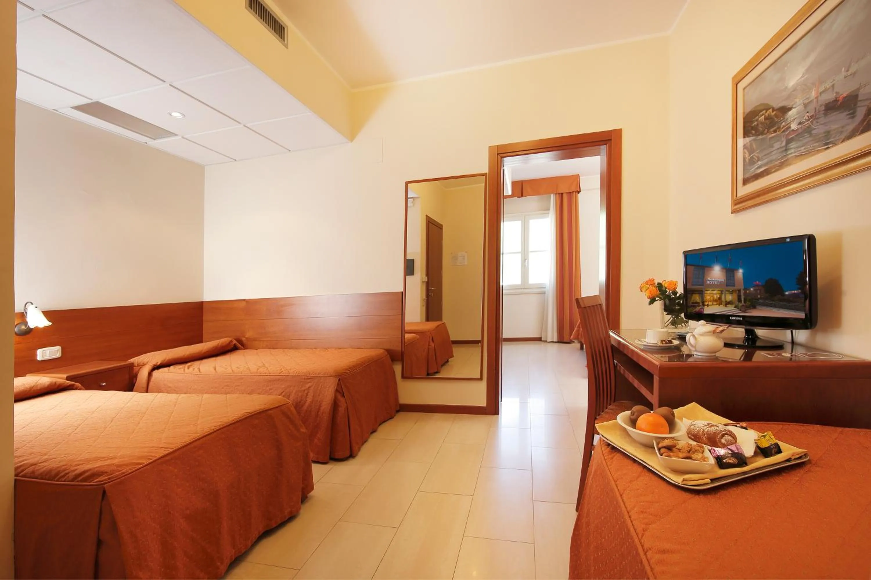 View (from property/room), Bed in Hotel Michelangelo