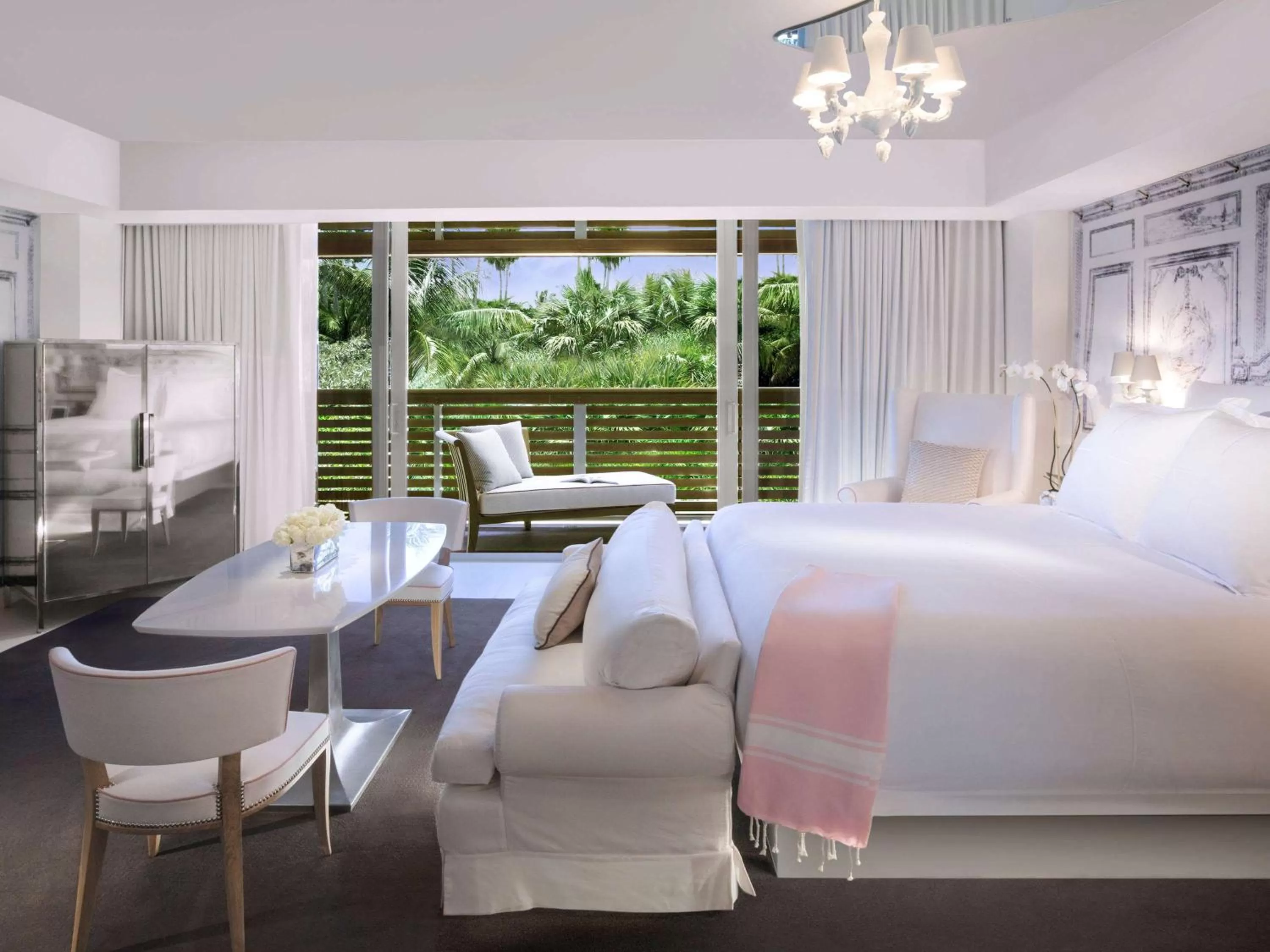 Photo of the whole room, Bed in SLS South Beach