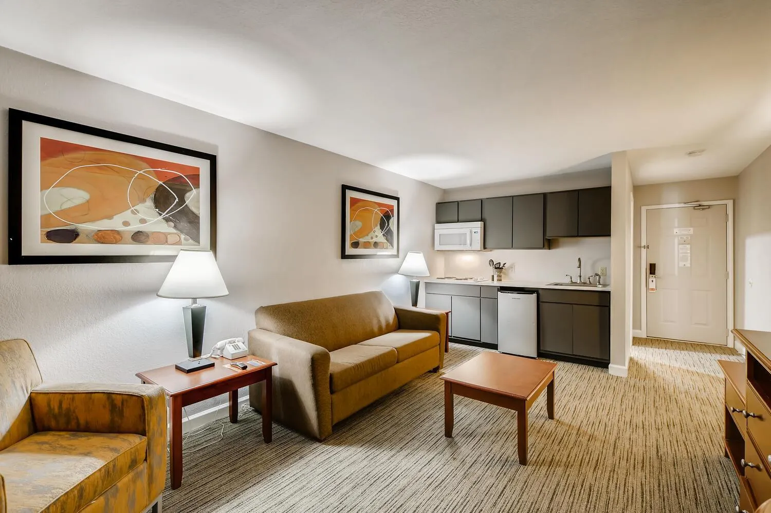 Living room in Orangewood Inn and Suites Midtown