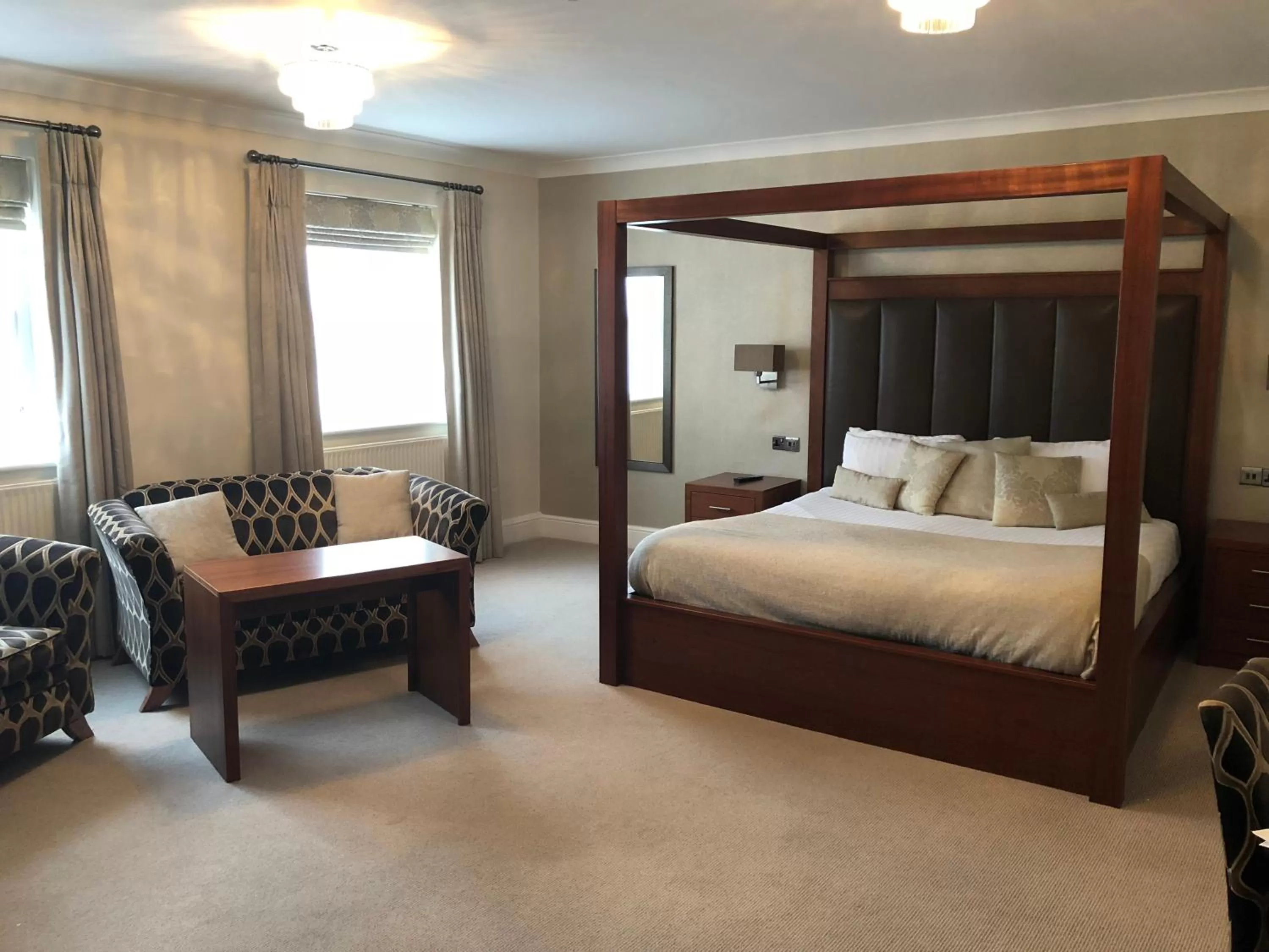 Photo of the whole room, Bed in Lion Hotel