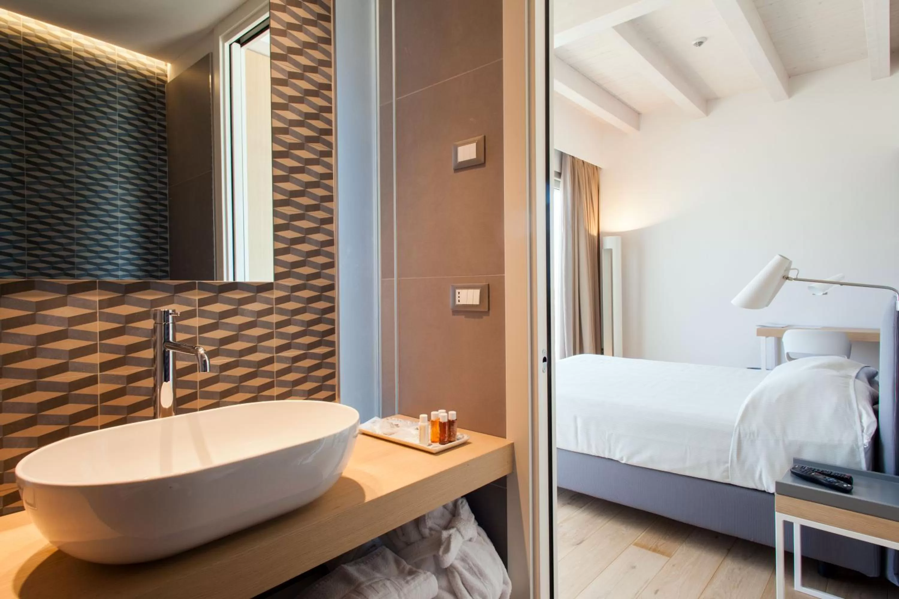 Bathroom, Bed in Terme Beach Resort