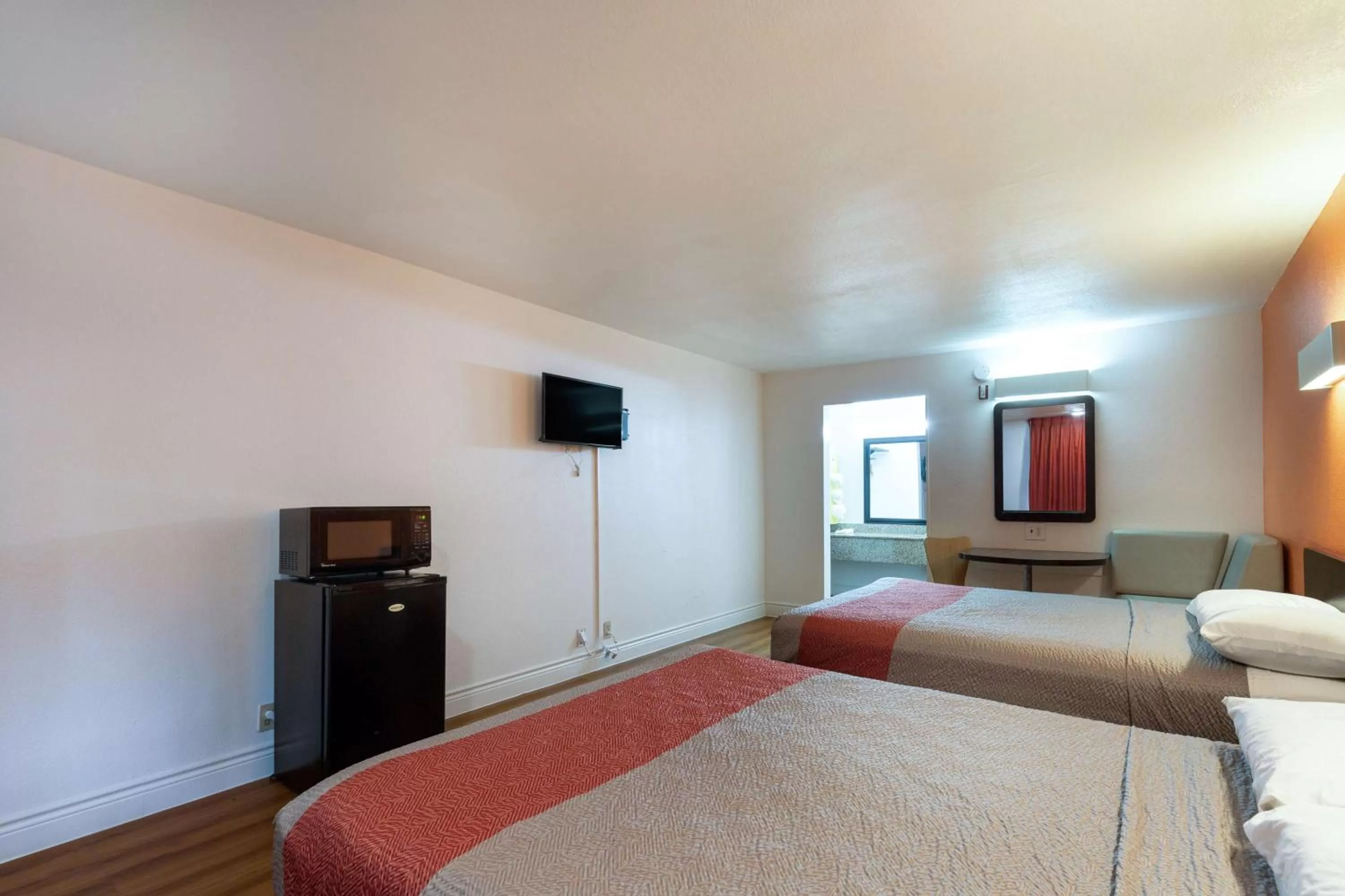 Photo of the whole room, Bed in Motel 6-Houston, TX - East