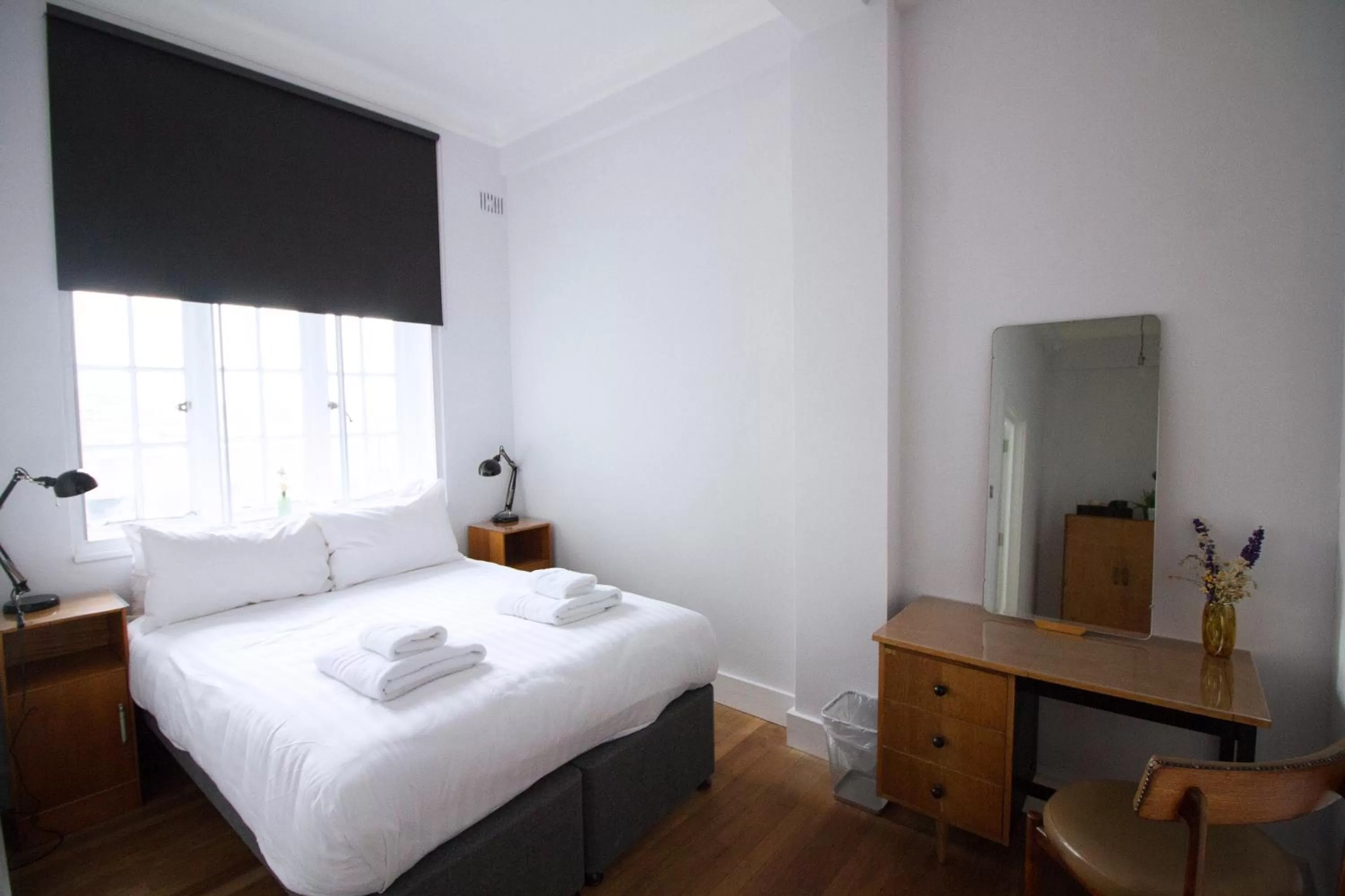 Double Room with Private Bathroom in Green Rooms