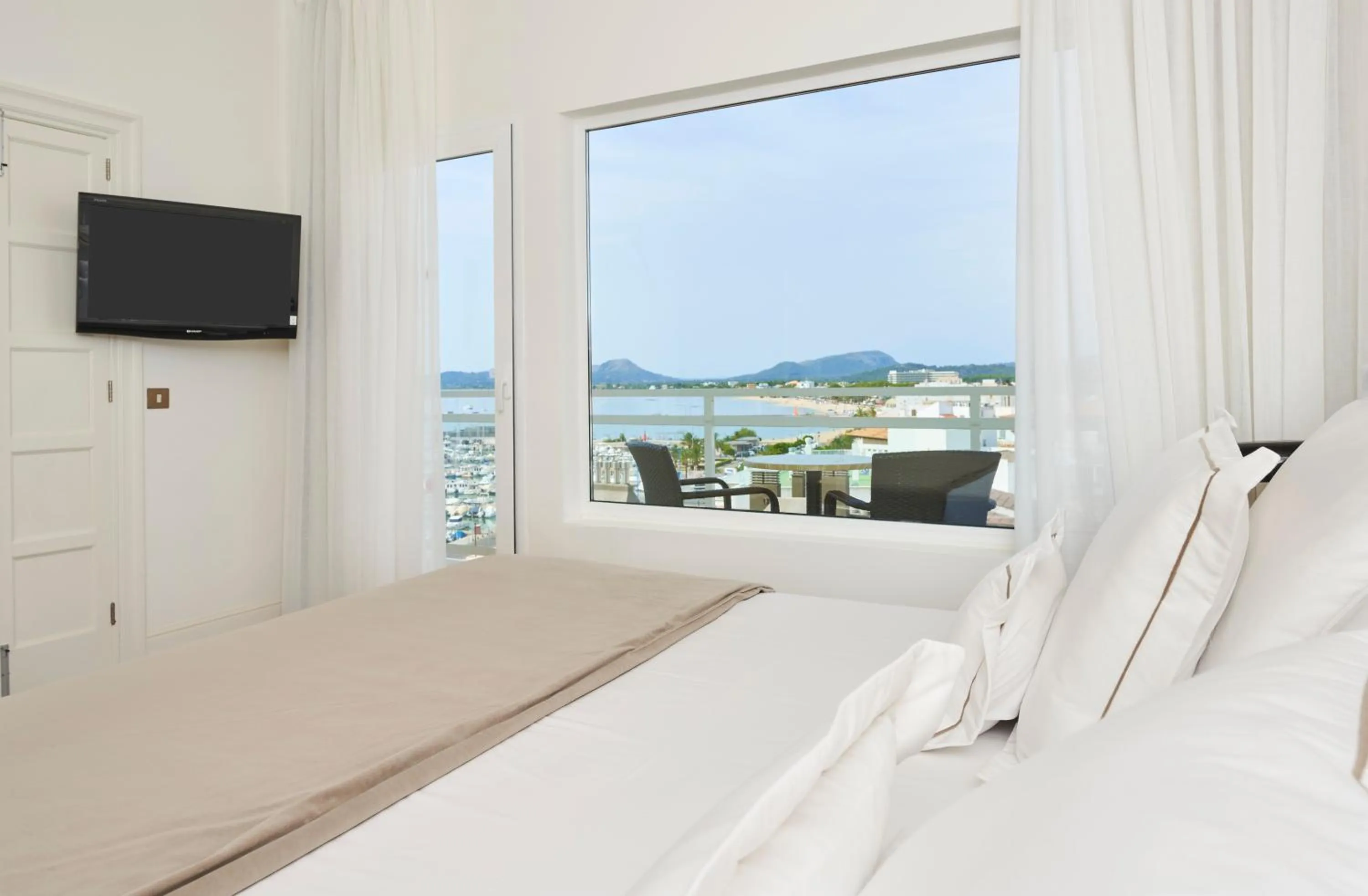 TV and multimedia, Bed in Hoposa Daina- Adults Only
