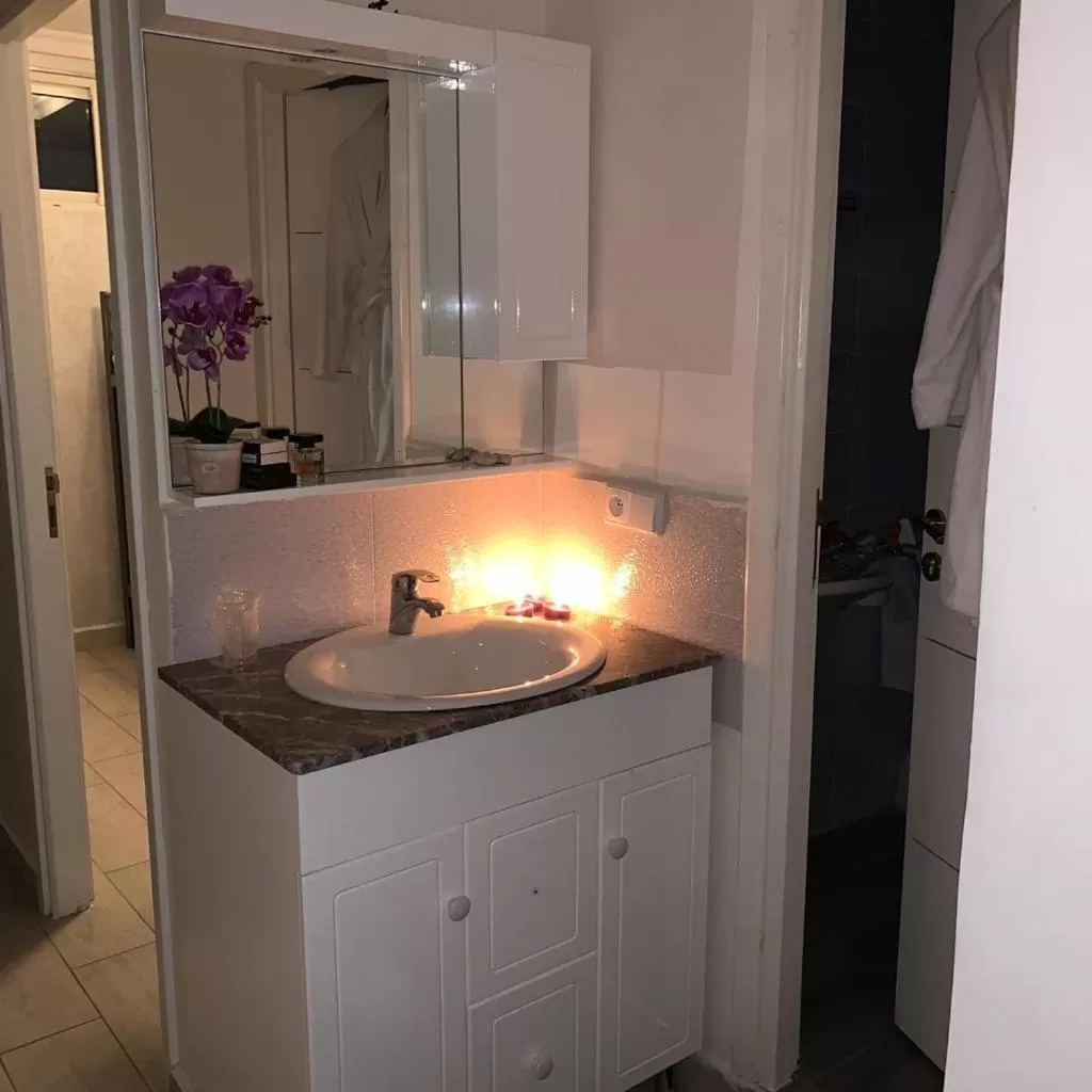 Bathroom in Appart Hotel Monaco