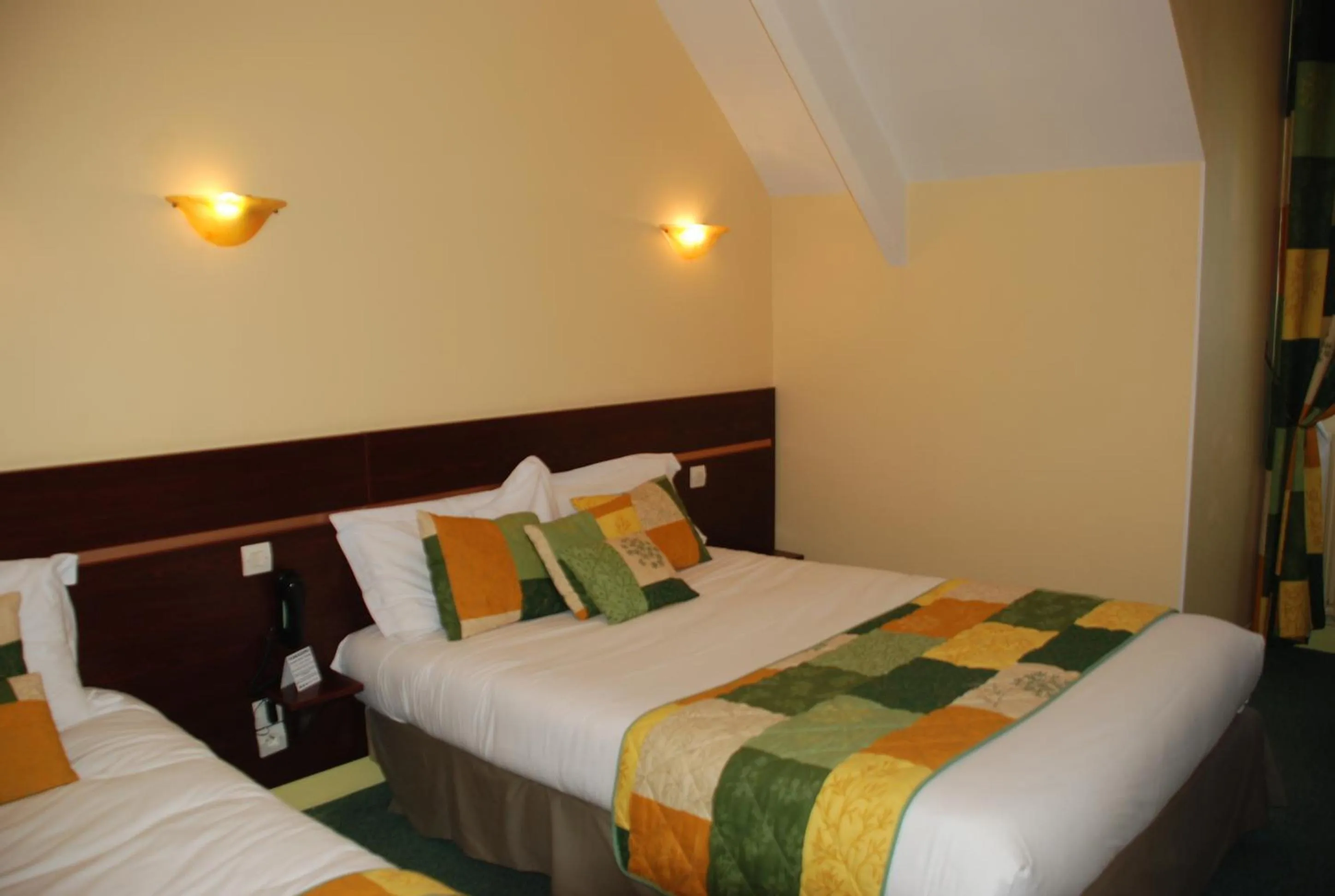 Photo of the whole room, Bed in The Originals City, Hôtel Cathédrale, Lisieux