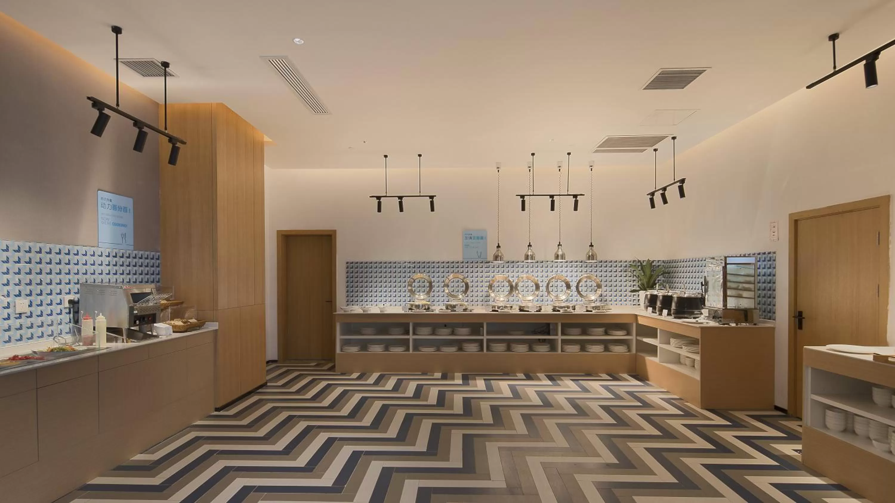 Restaurant/places to eat, Kitchen/Kitchenette in Holiday Inn Express Nanjing Dongshan, an IHG Hotel