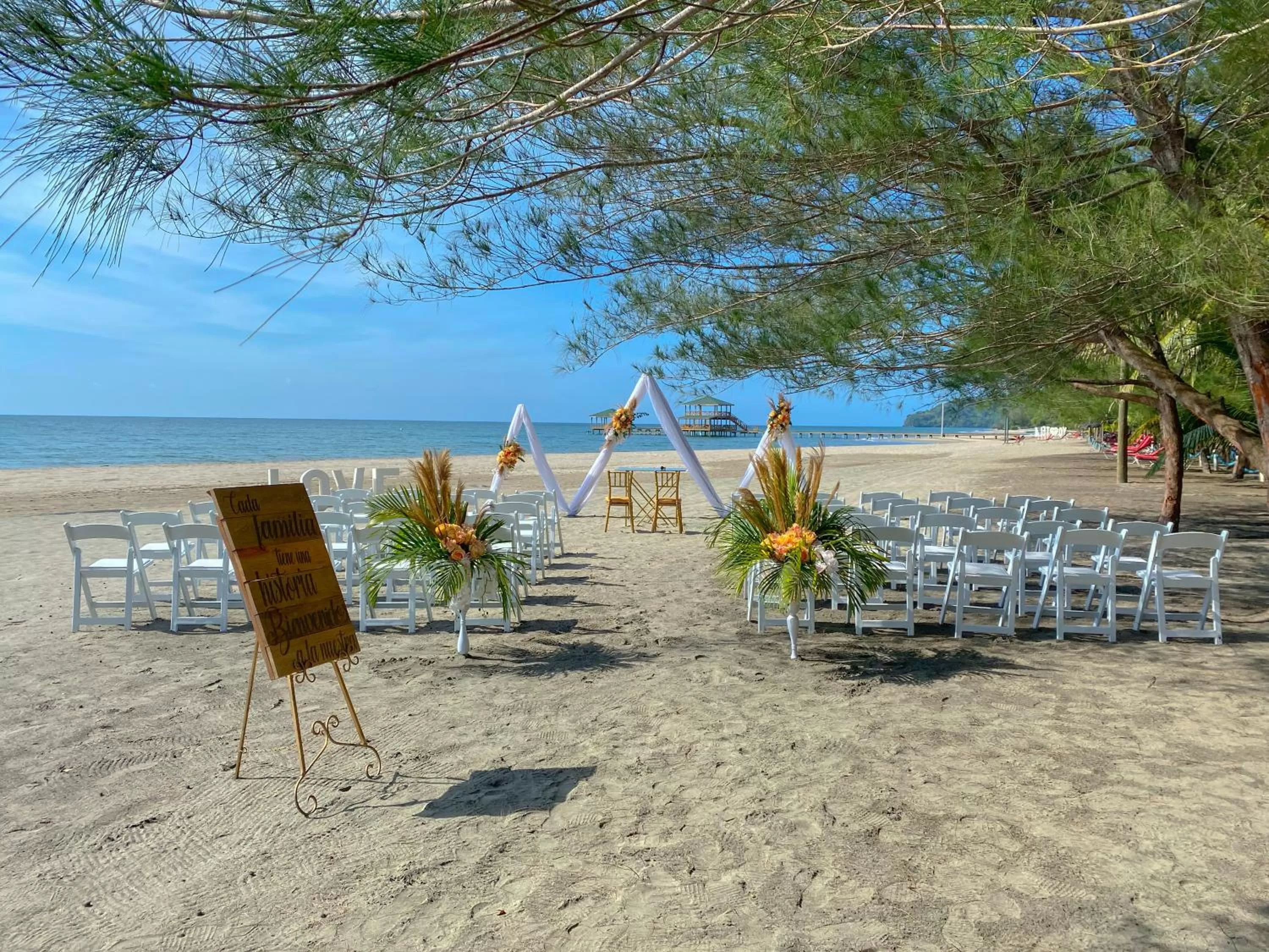 Beach in La Ensenada Beach Resort