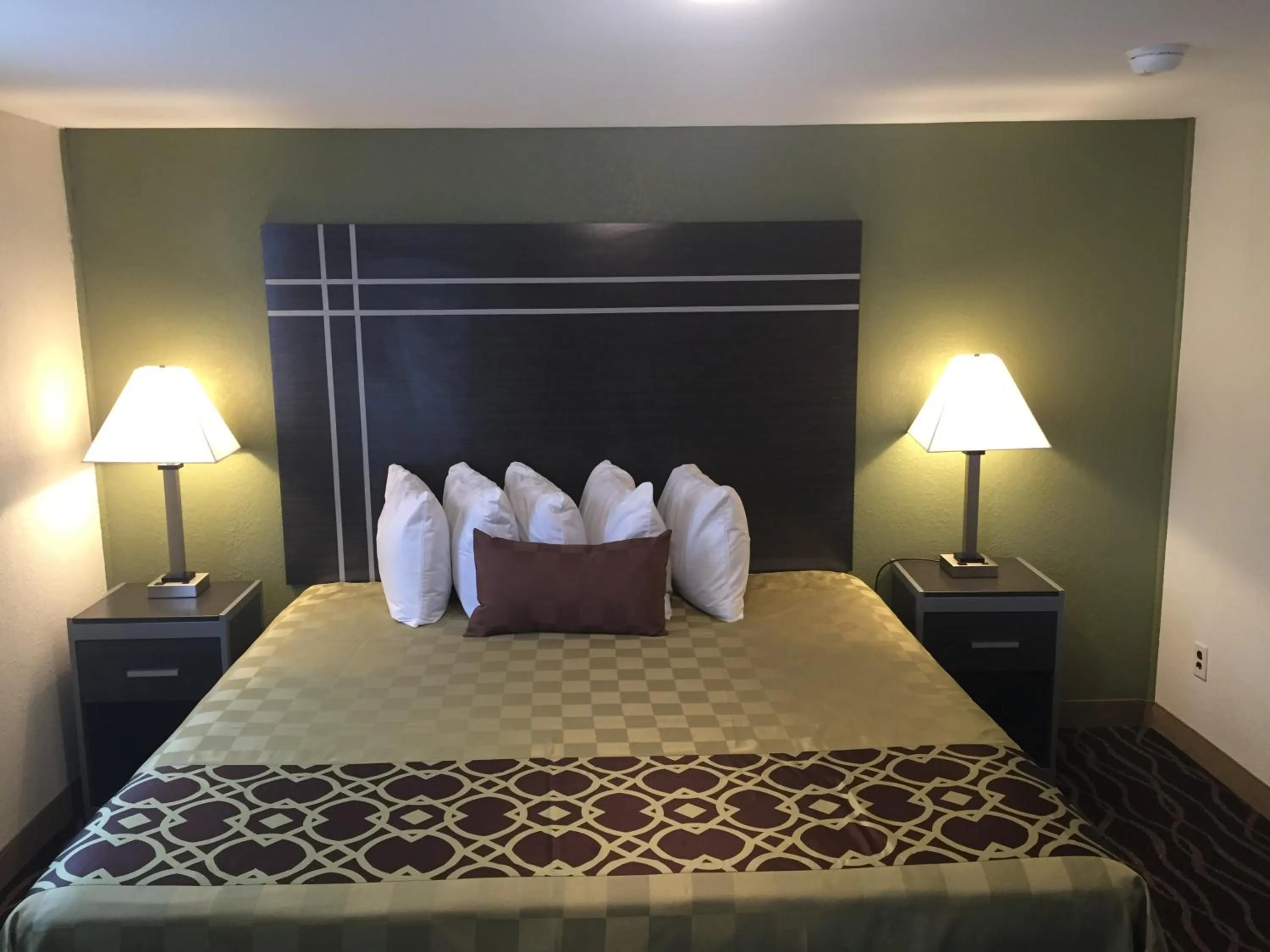 Bed in Wildwood Inn Hotel Travelodge Beach & Boardwalk