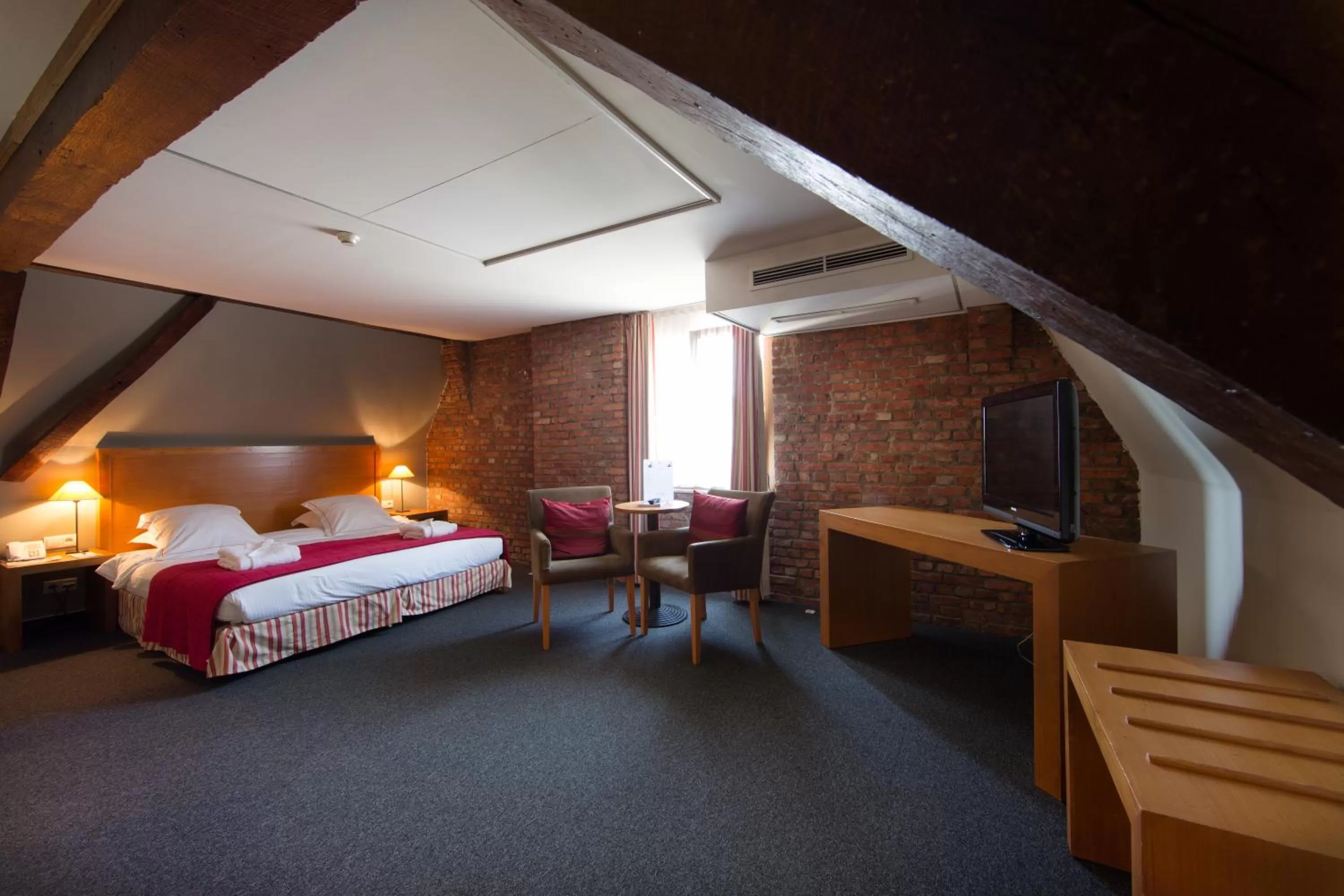 Photo of the whole room, Bed in Ghent River Hotel