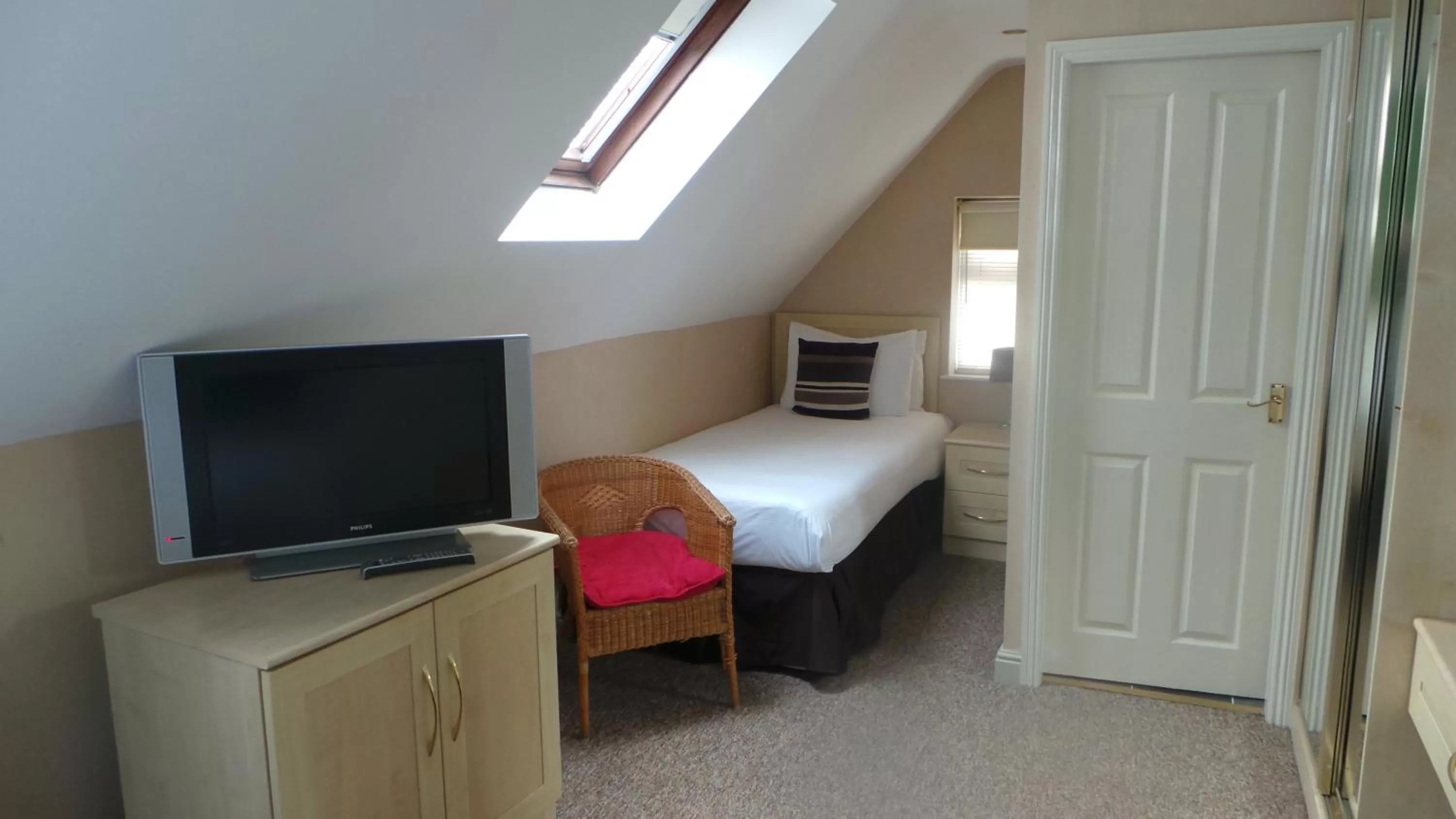 Bed in The Peacock Townhouse Hotel Kenilworth - Warwick