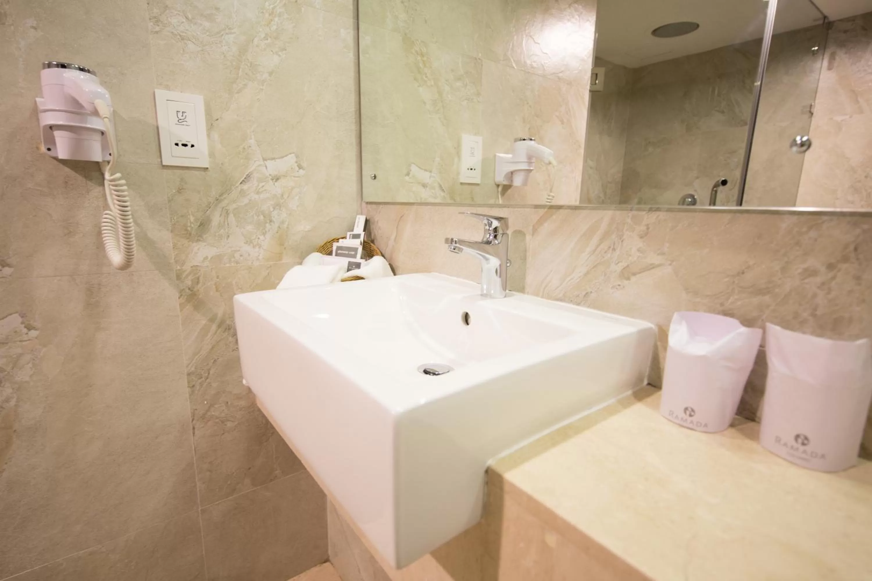 Bathroom in Ramada Colombo