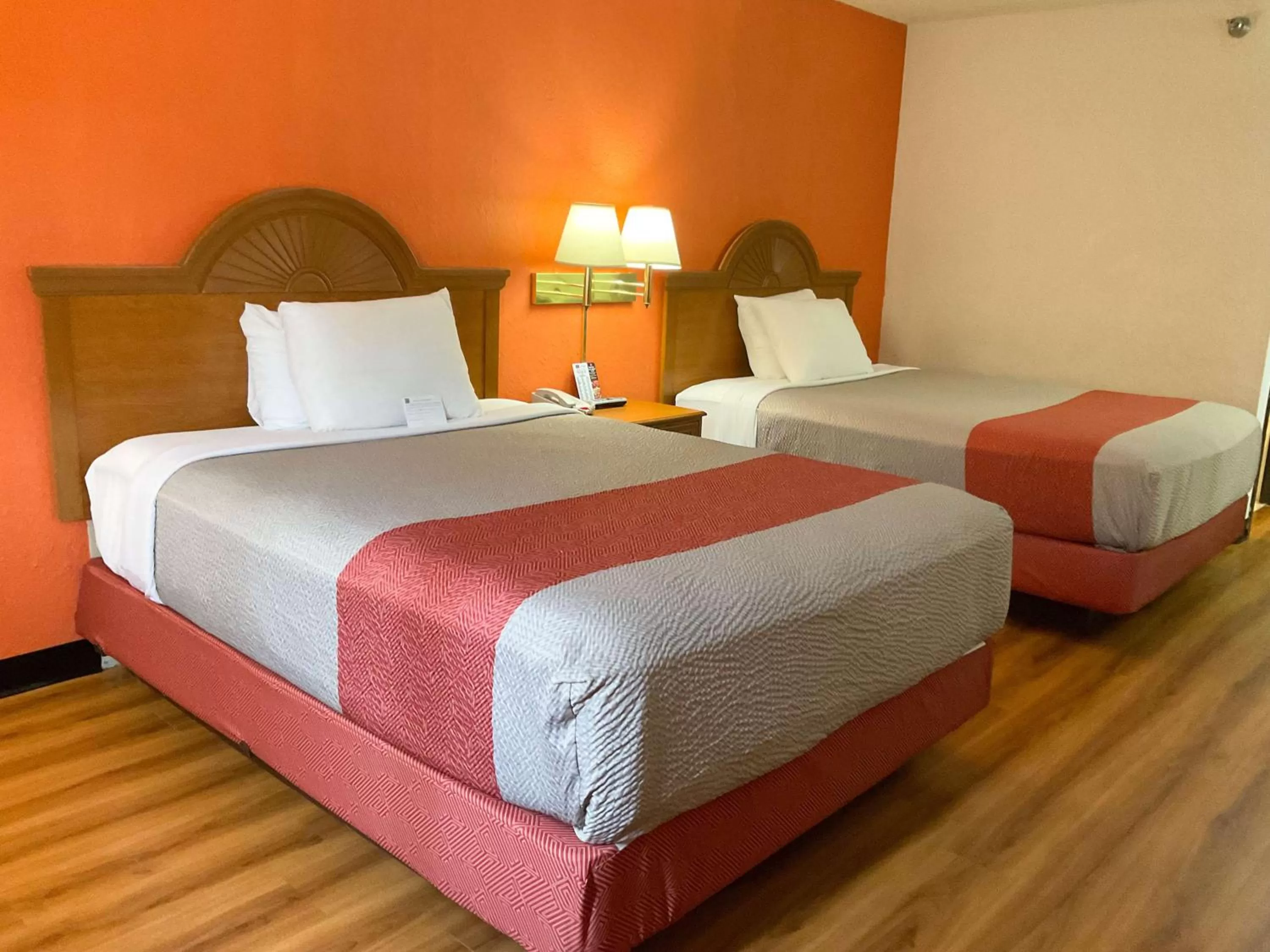 Bedroom, Bed in Motel 6-Hannibal, MO