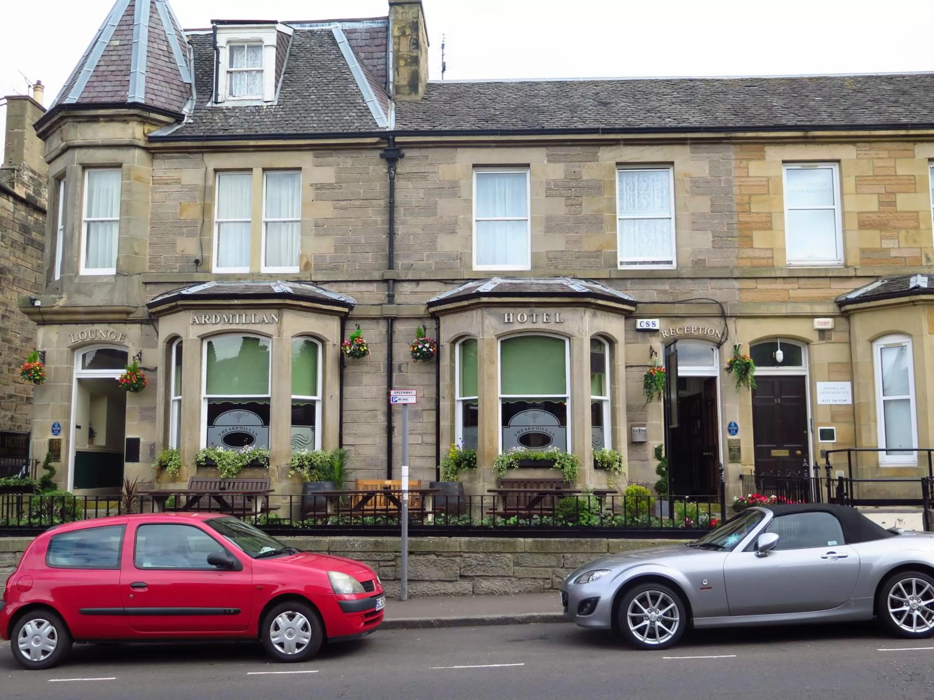 Facade/entrance in Ardmillan Hotel