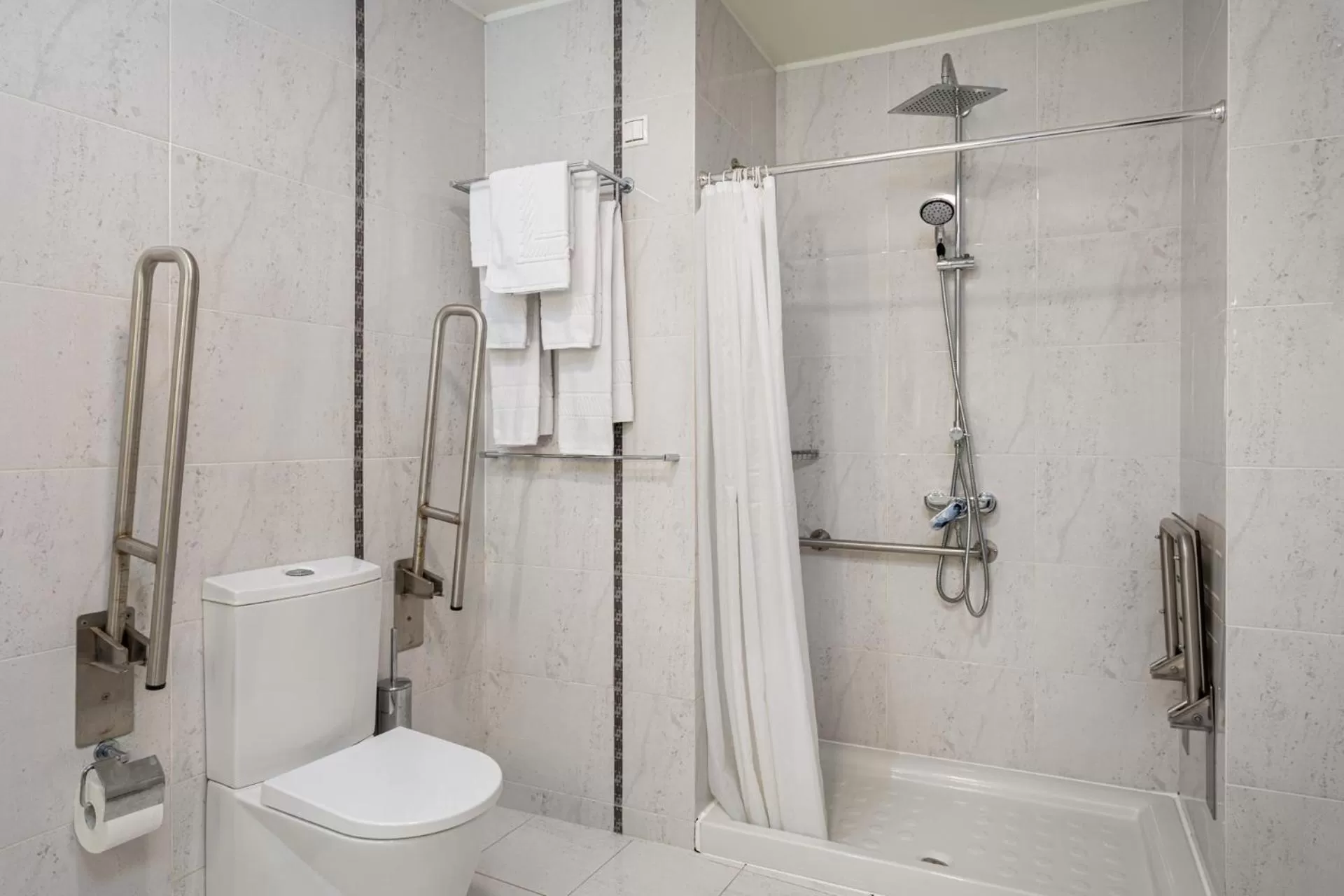 Bathroom in Hotel Aveiro Center by Alboi Group