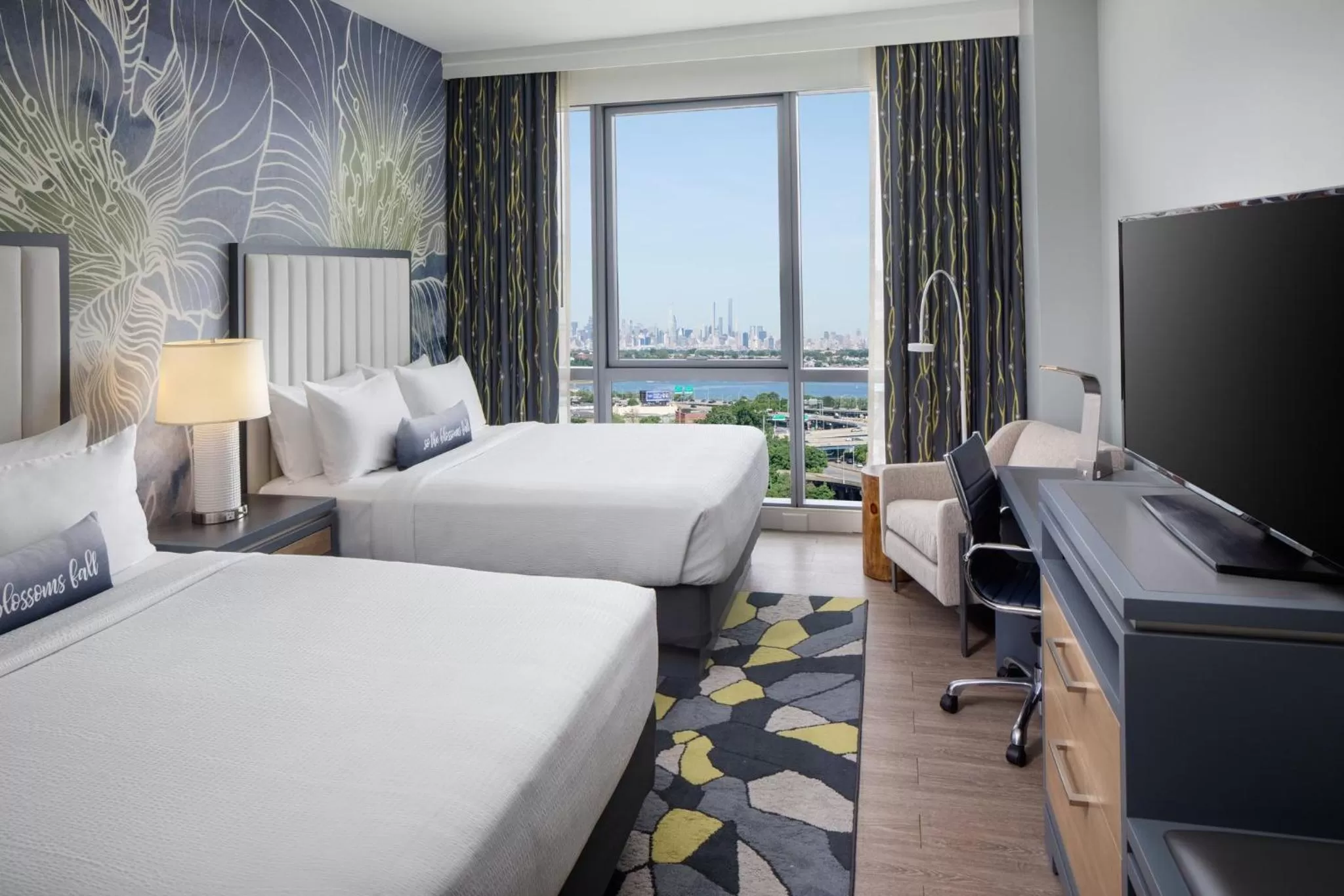 Photo of the whole room, Bed in Hotel Indigo Flushing - LaGuardia