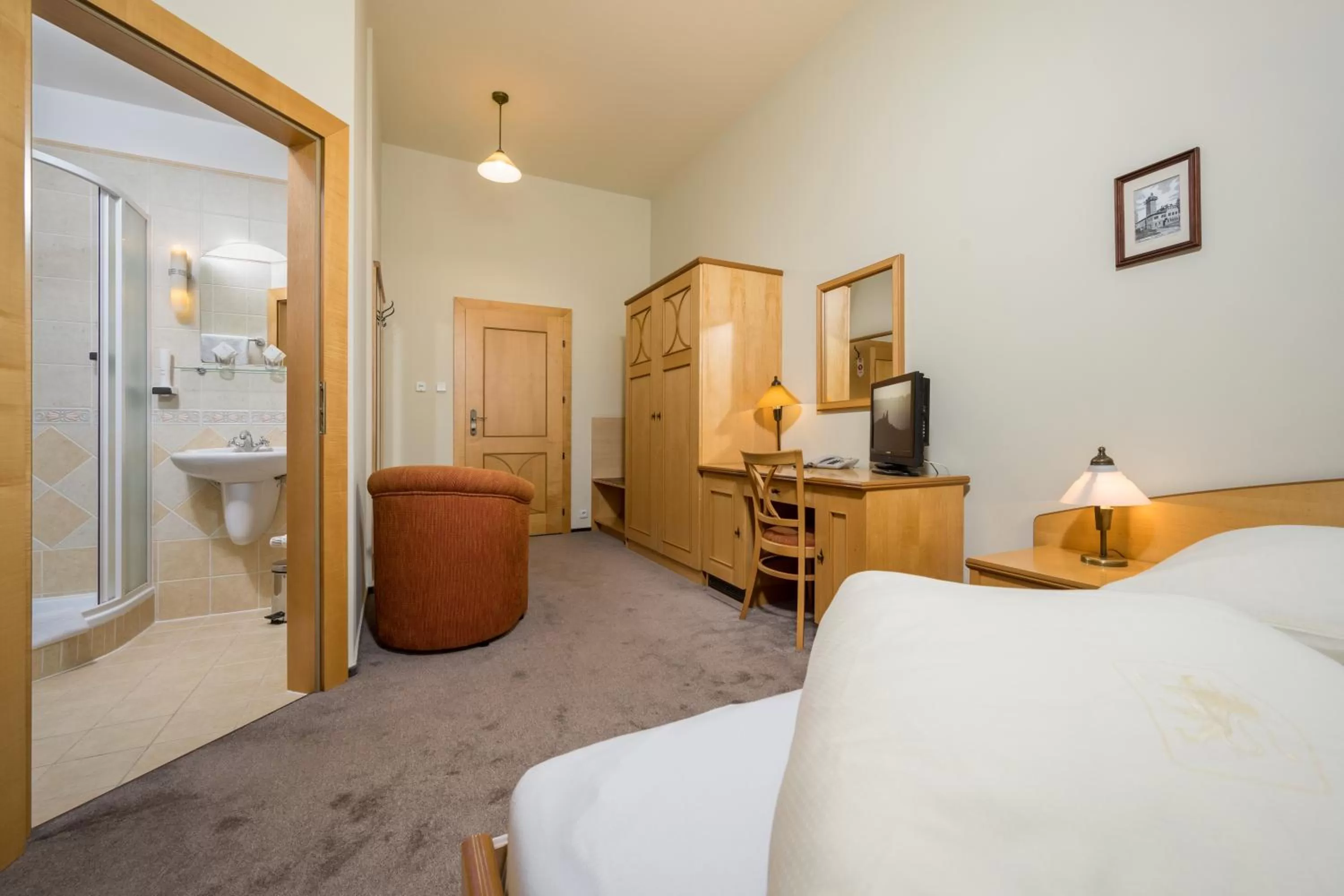 Bedroom, Bed in Hotel Zlaty Lev