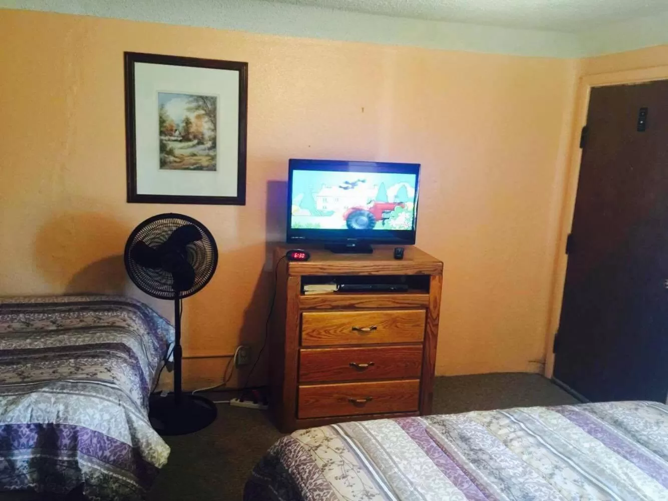 TV and multimedia, Bed in Budget Inn Motel Chemult