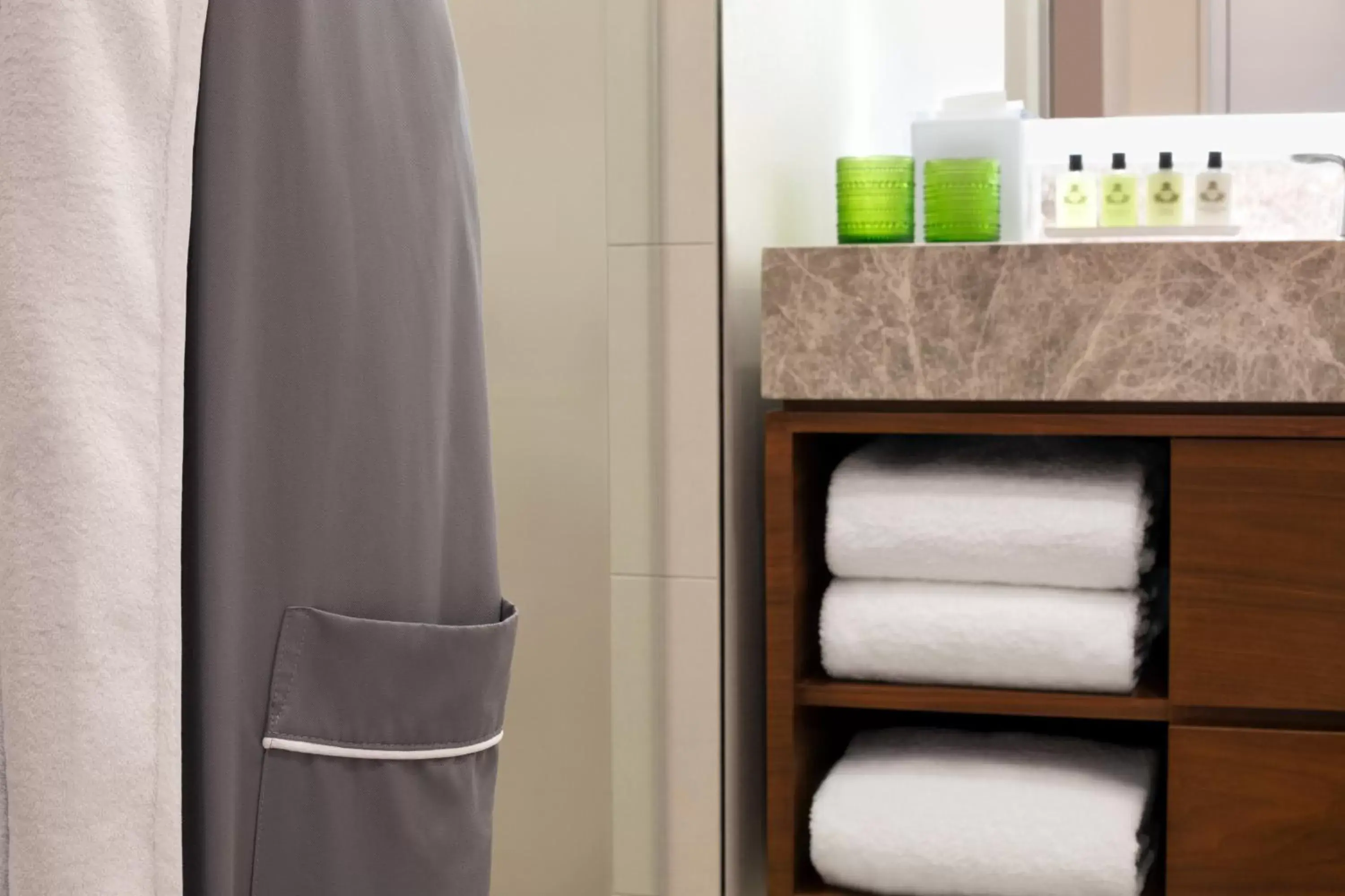 Classic Queen Room with Two Queen Beds and View in InterContinental Houston by IHG Classic Queen Room with Two Queen Beds and View in InterContinental Houston by IHG