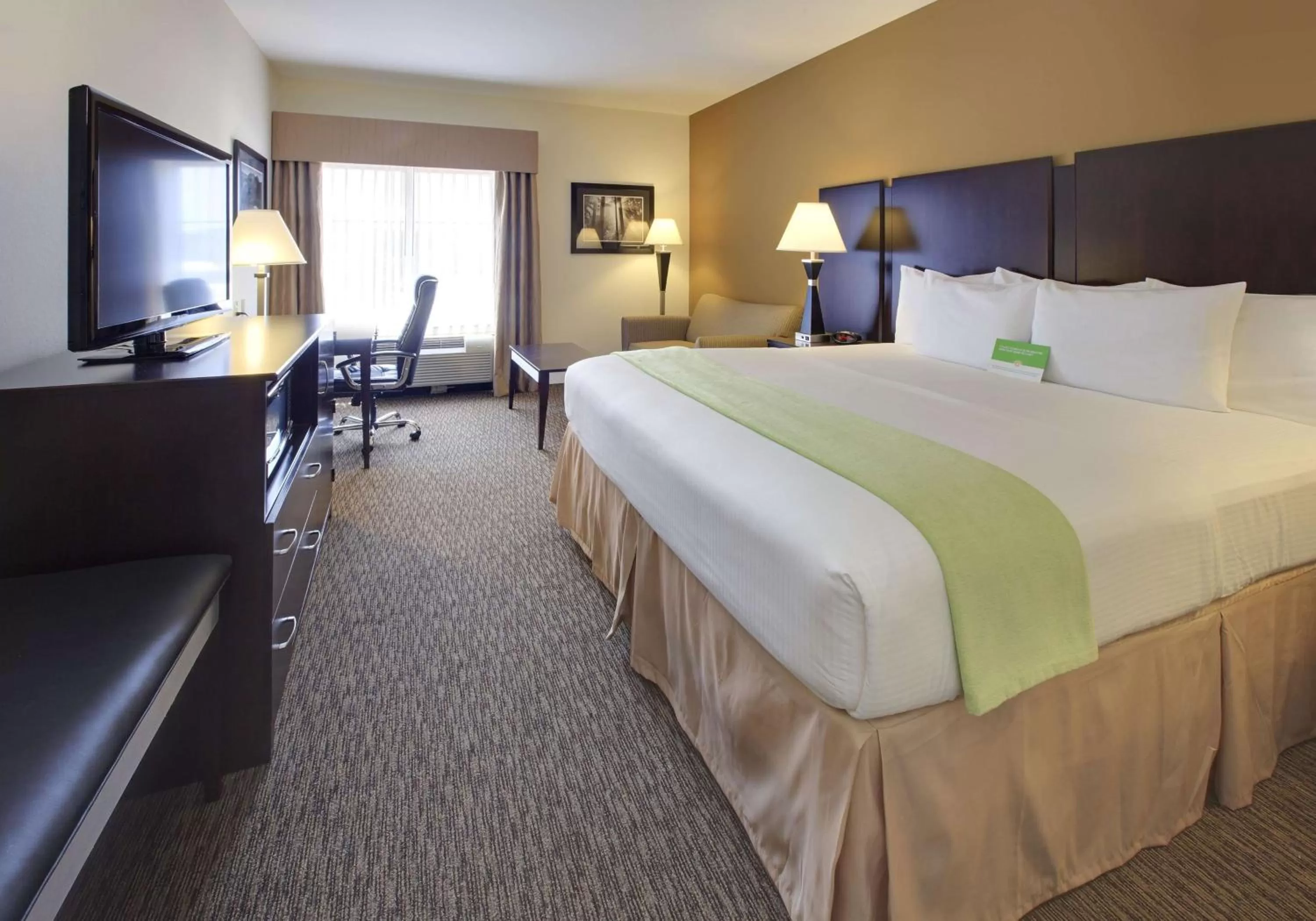 Photo of the whole room, Bed in La Quinta by Wyndham Memphis Wolfchase