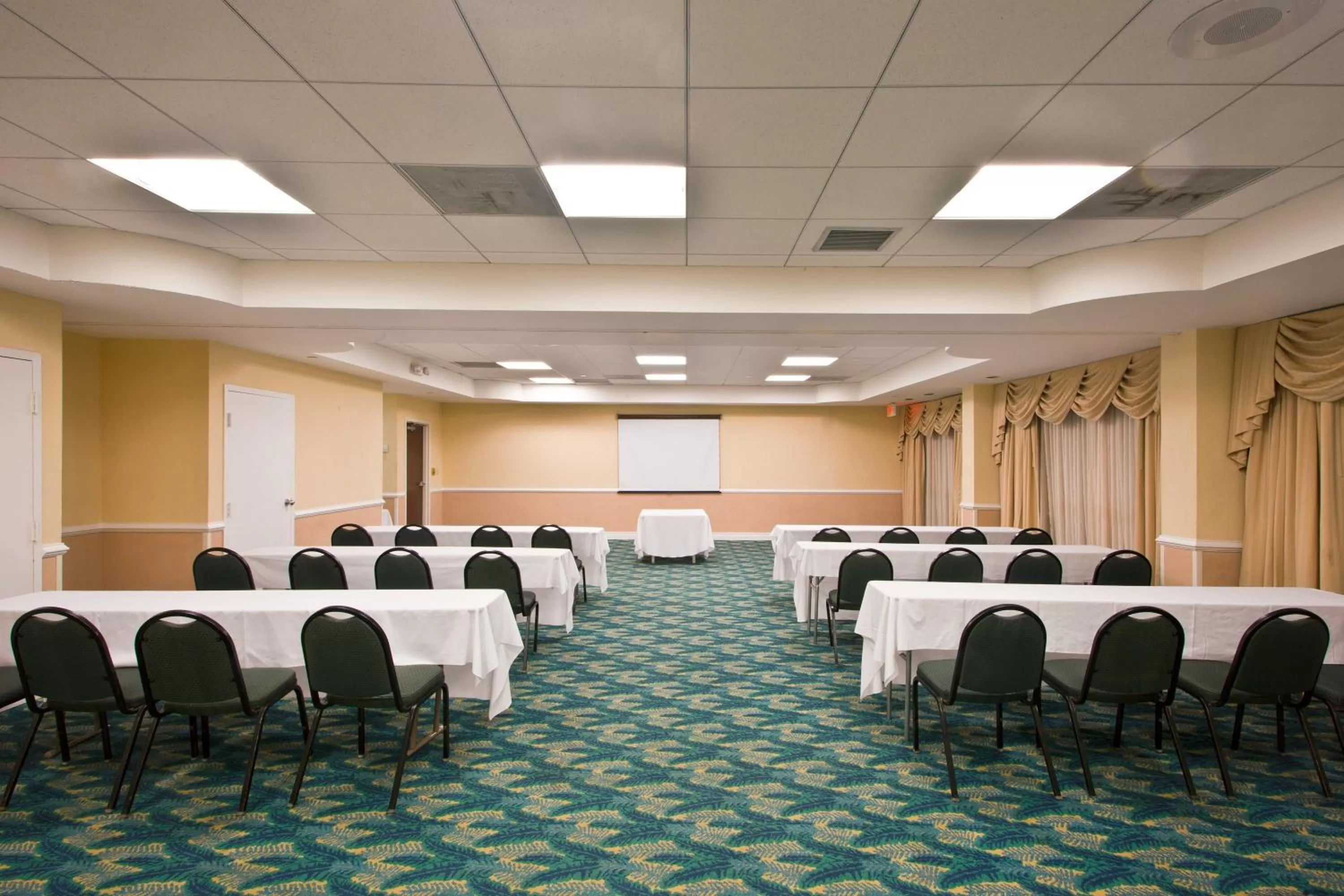 Meeting/conference room in Holiday Inn Port St. Lucie by IHG