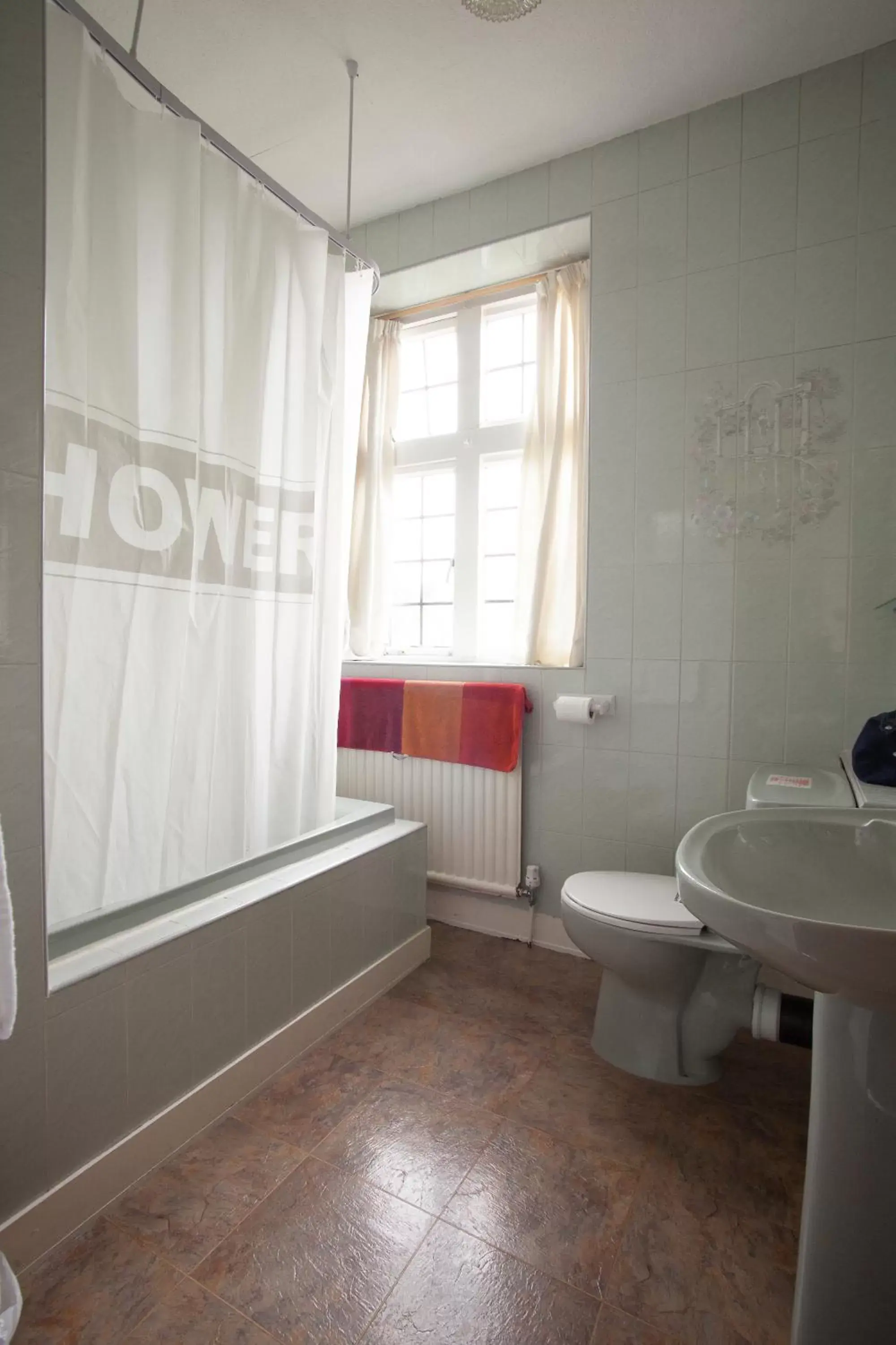 Single Room in Barons Court Hotel Single Room in Barons Court Hotel