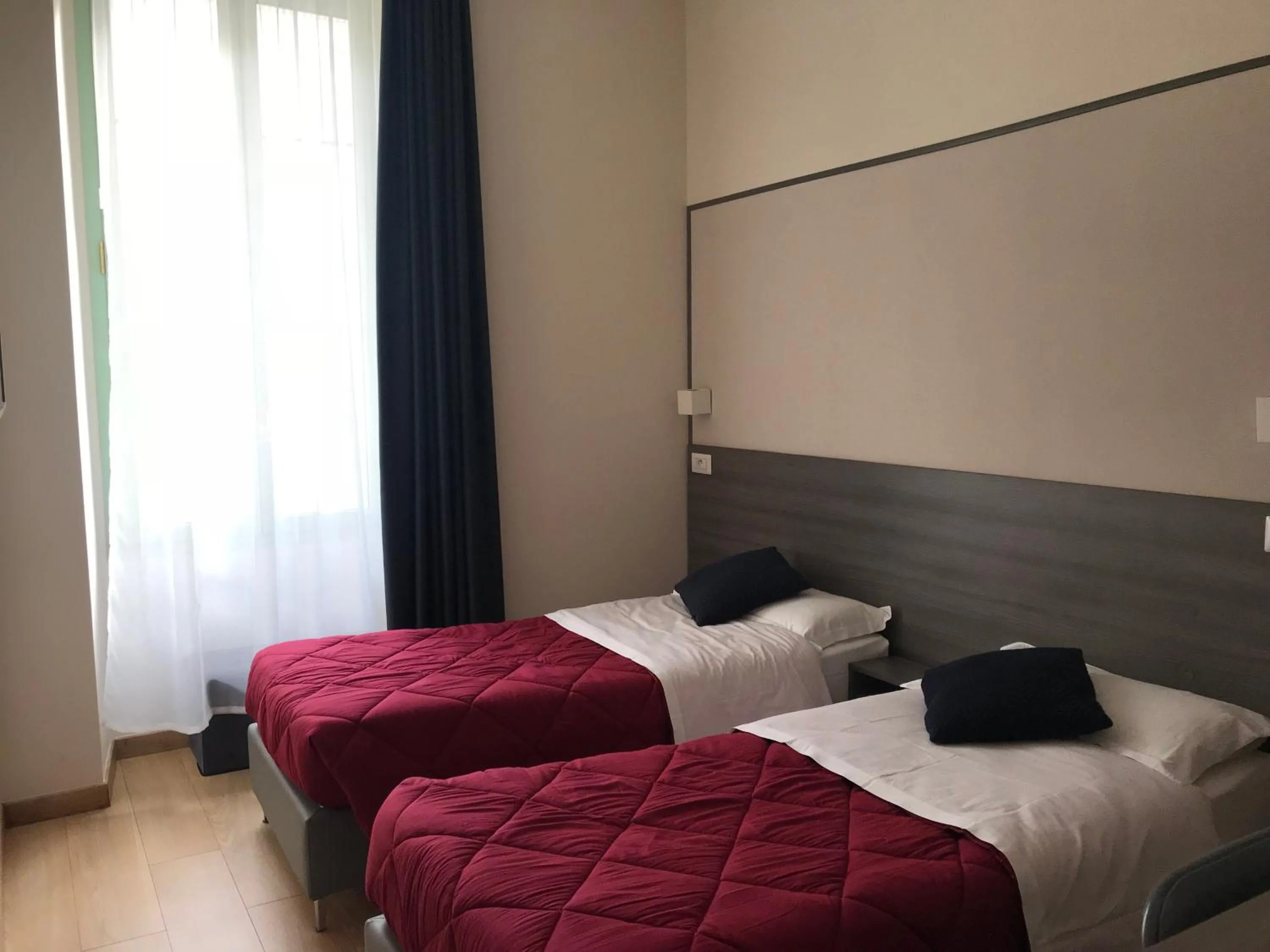 Property building, Bed in Boutique Hôtel Neptune Nice