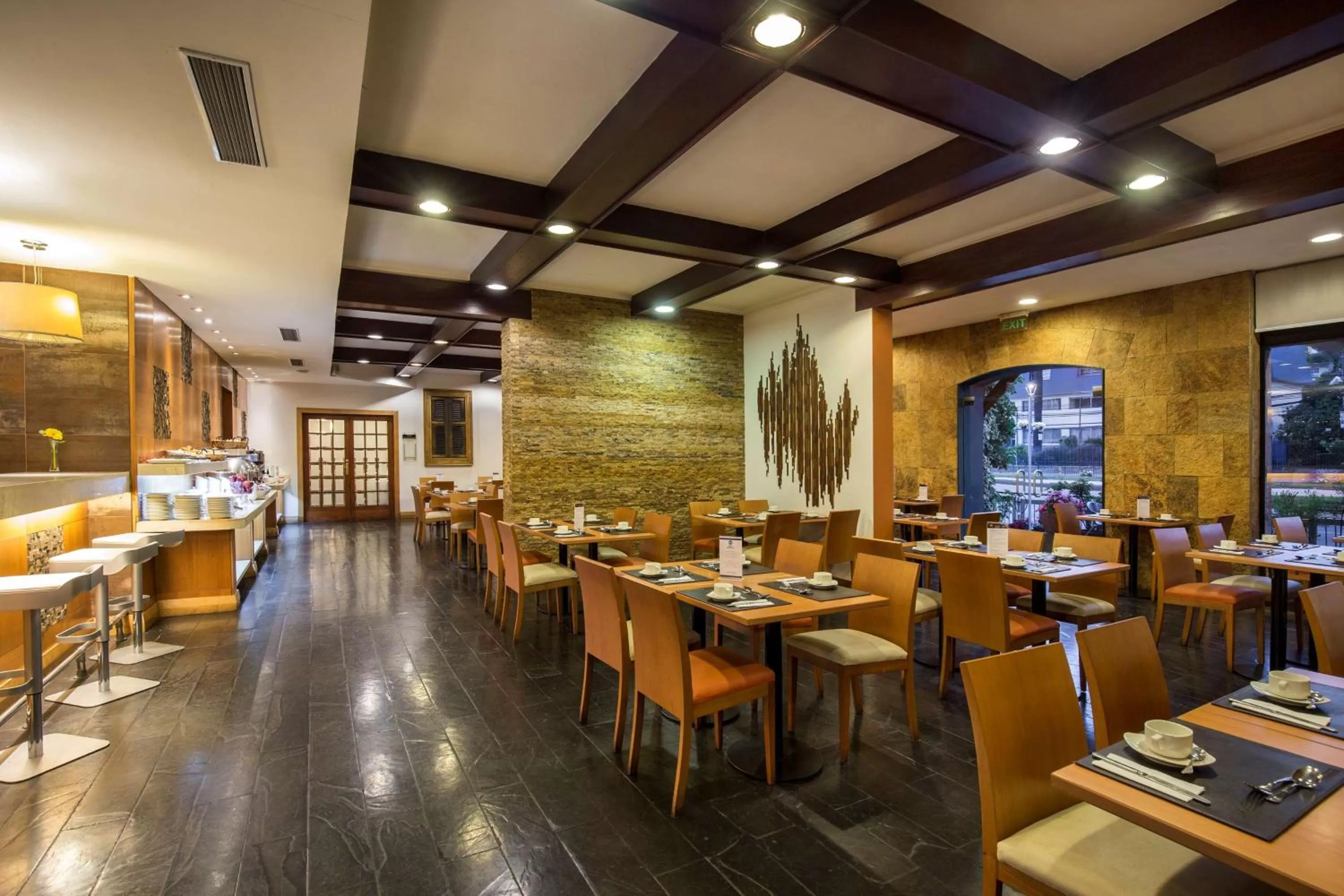 Restaurant/places to eat in Best Western Marina del Rey