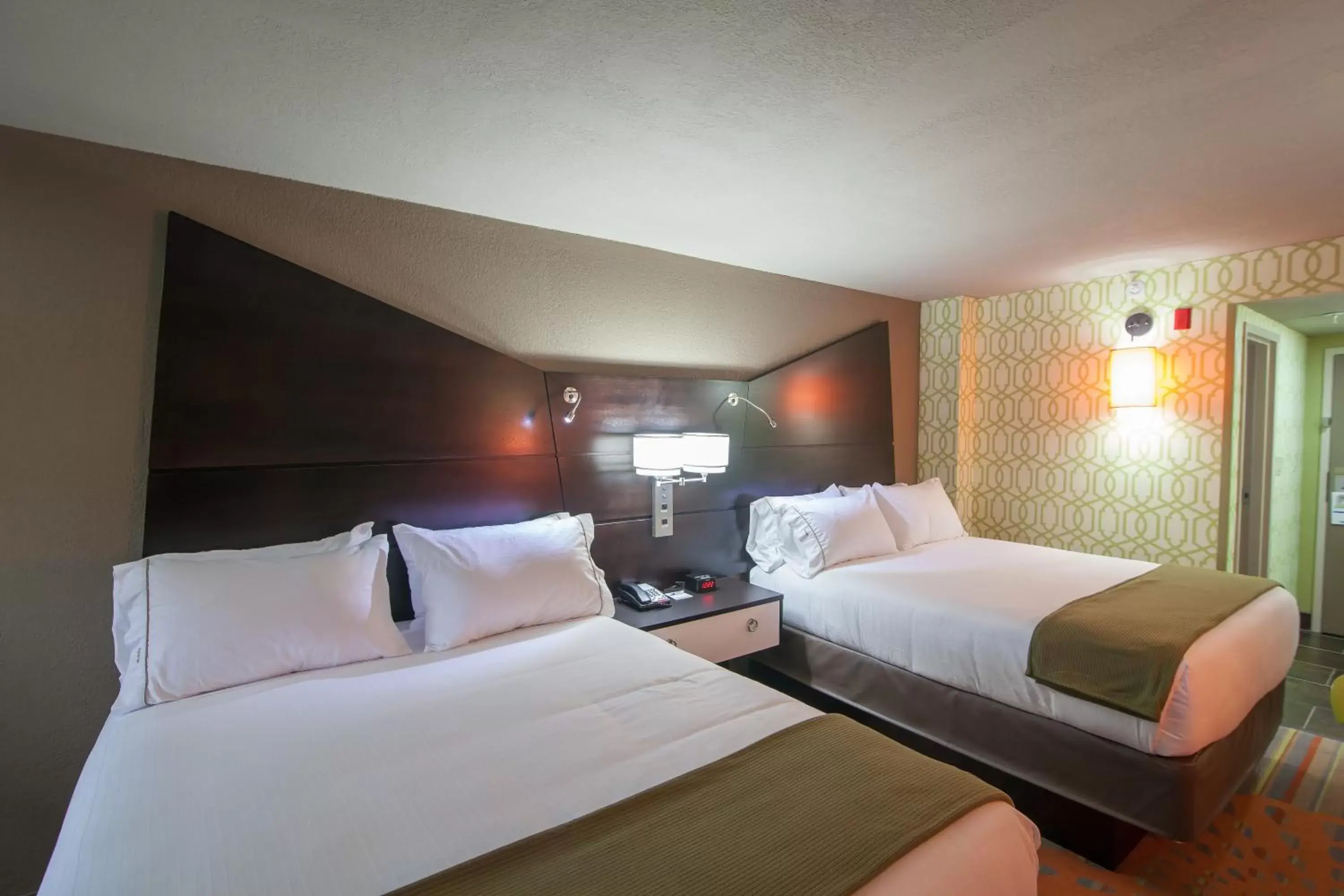 Queen Room in Holiday Inn Express Atlanta NW - Galleria Area, an IHG Hotel Queen Room in Holiday Inn Express Atlanta NW - Galleria Area, an IHG Hotel