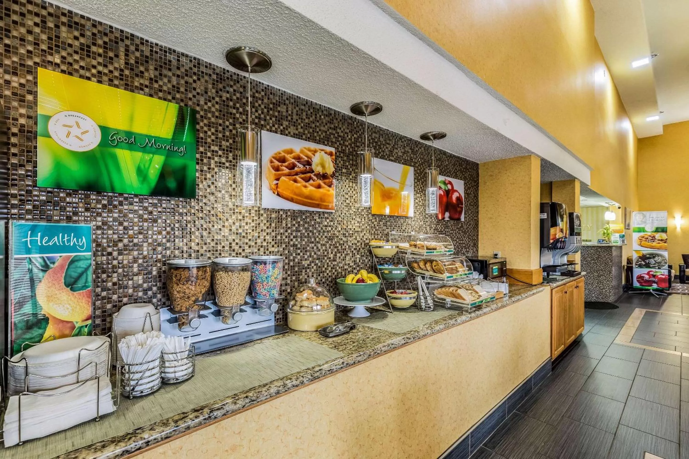 Restaurant/places to eat in Quality Inn