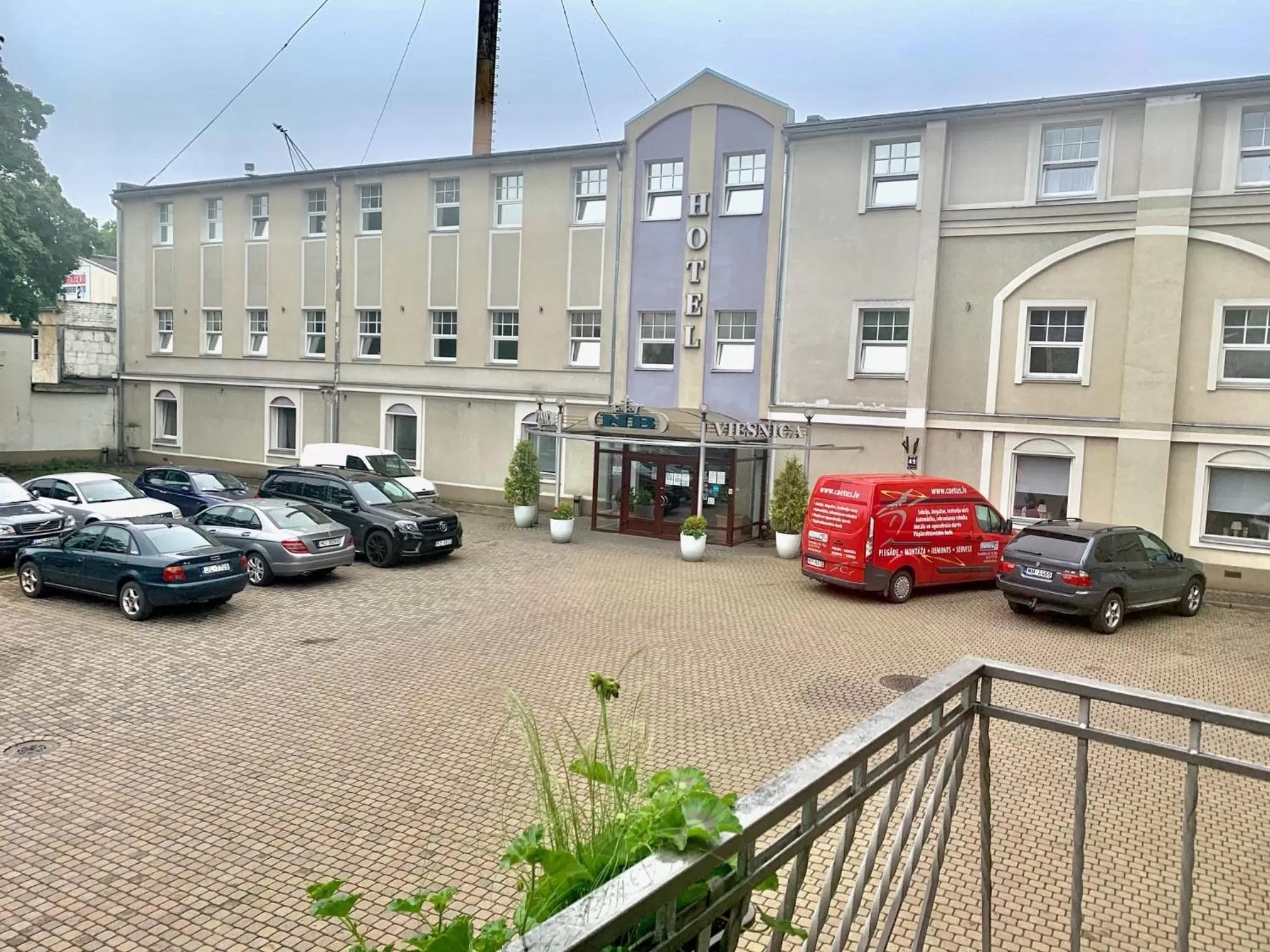 Facade/entrance in NB Hotel with Free Parking