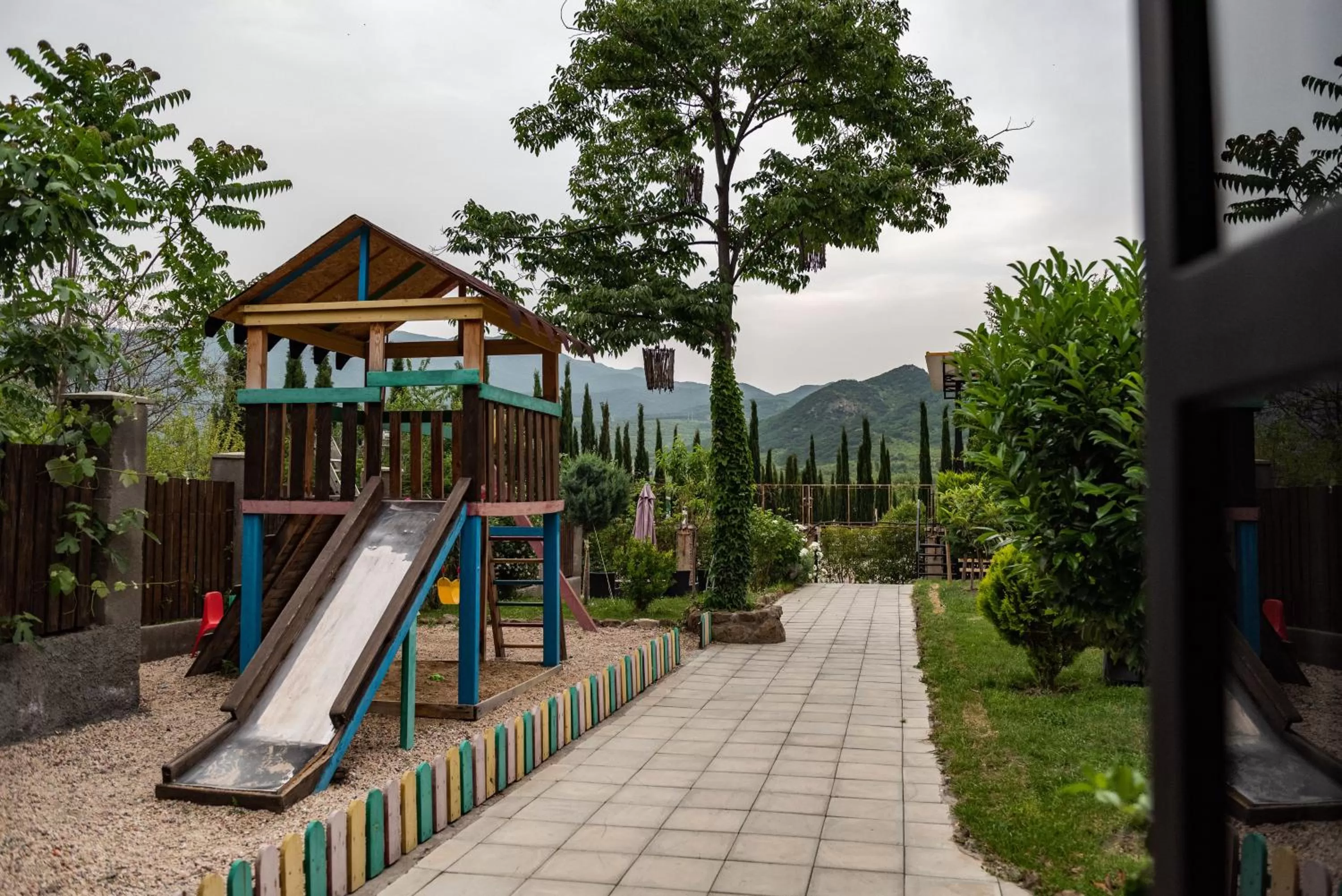 Children's Play Area in Hedi