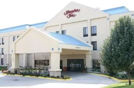 Property building in Hampton Inn Olathe