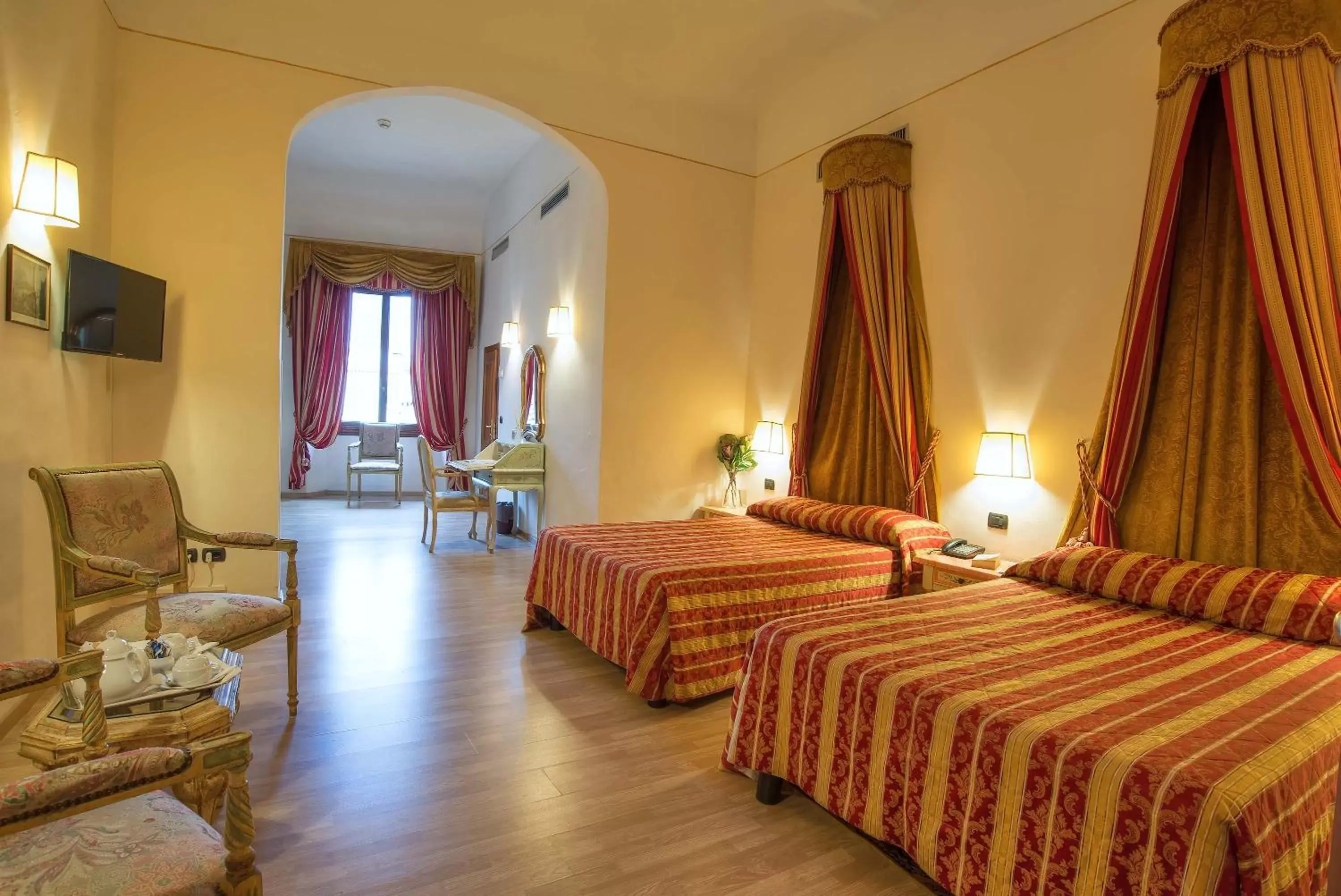 Suite in Hotel Paris Suite in Hotel Paris