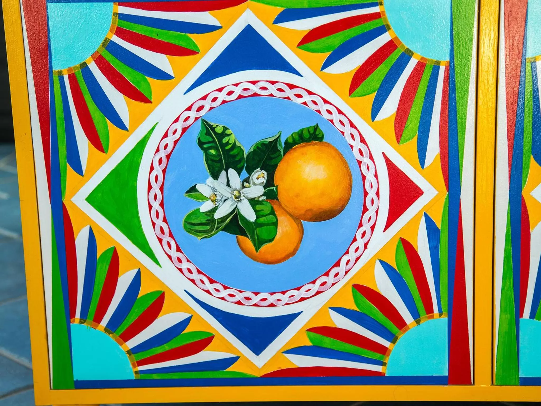 Decorative detail in Tra Le Braccia di Morfeo