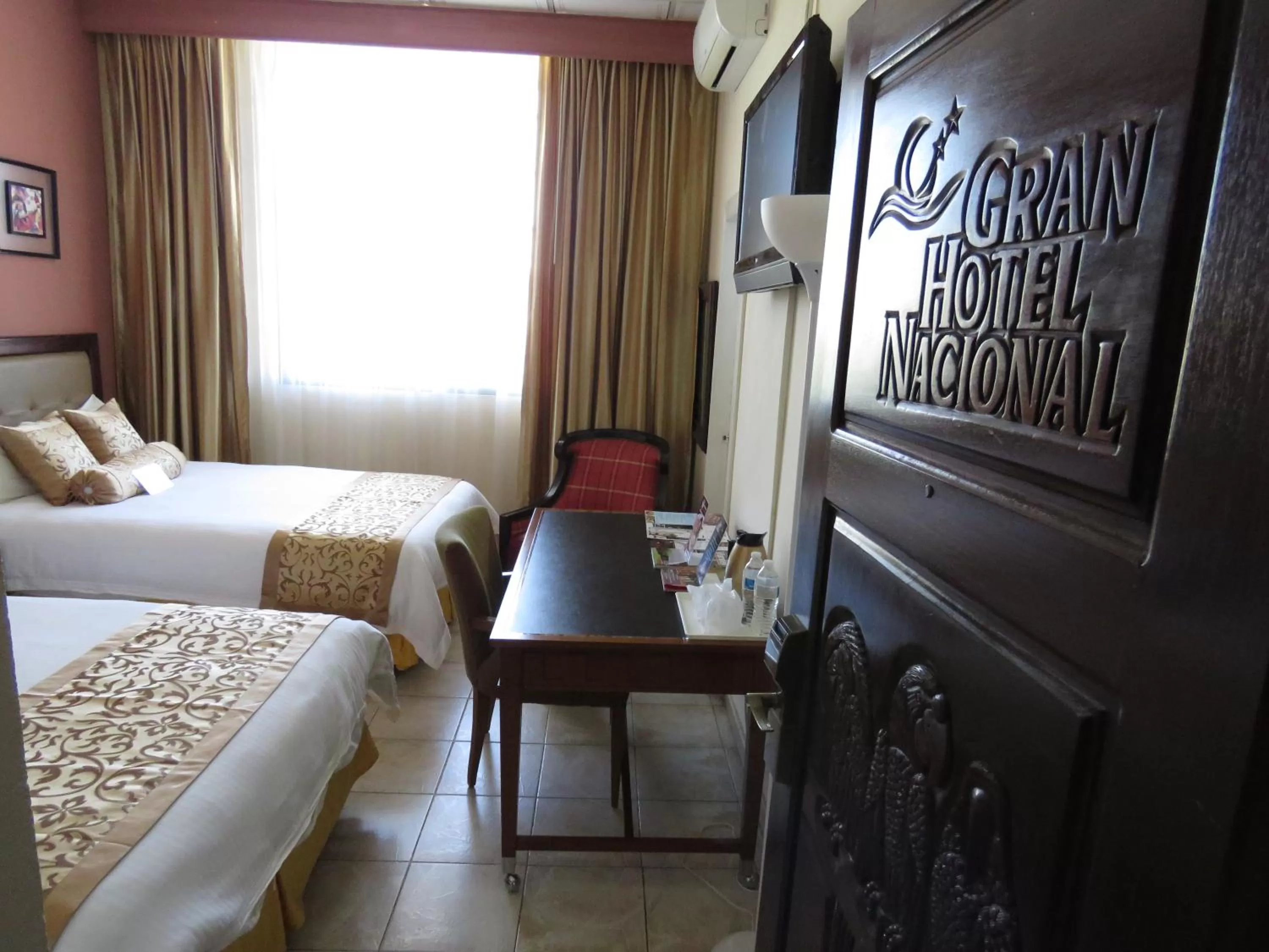 Bedroom, Bed in Gran Hotel Nacional