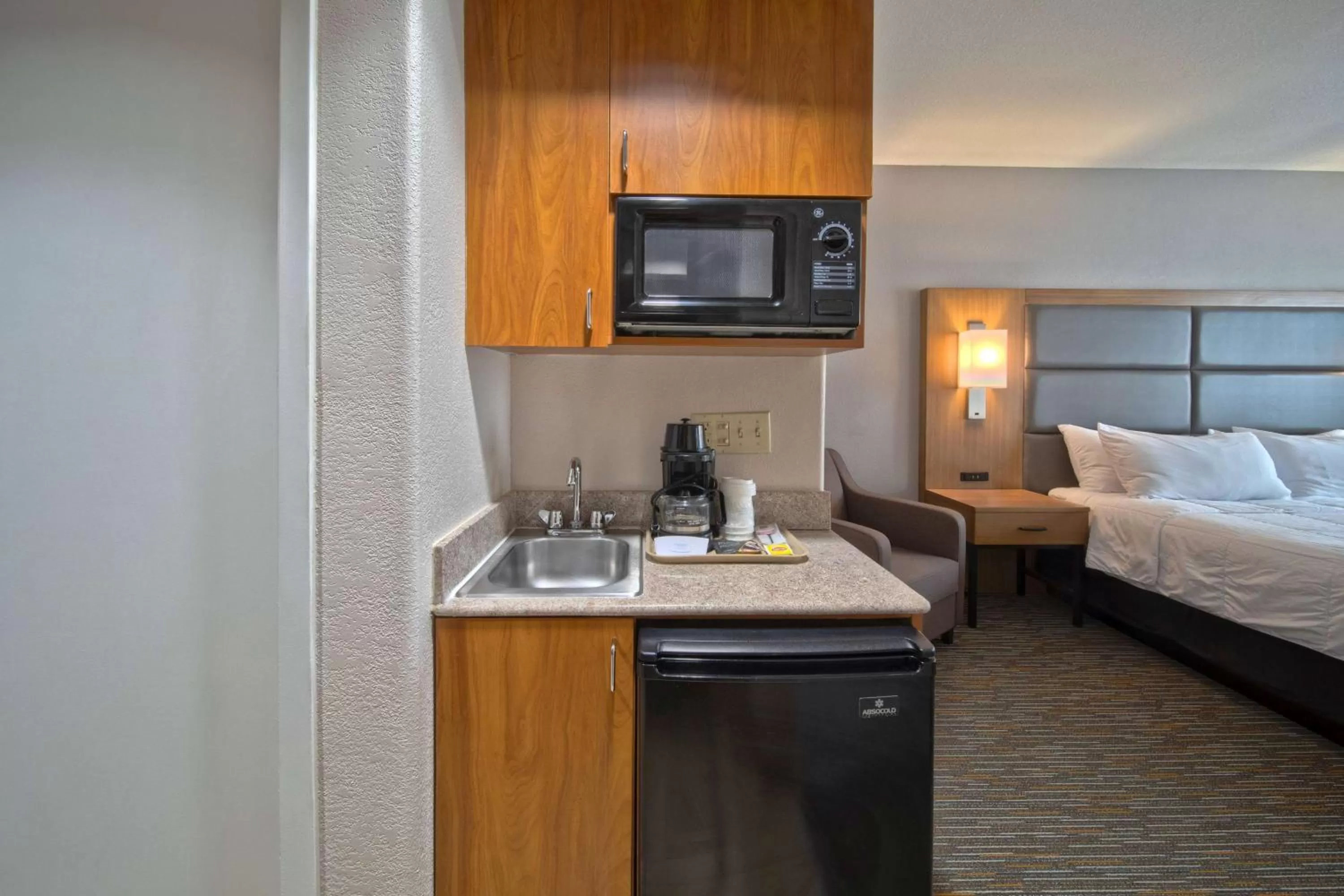 Photo of the whole room, Bed in Wingate by Wyndham Houston Bush Intercontinental Airport