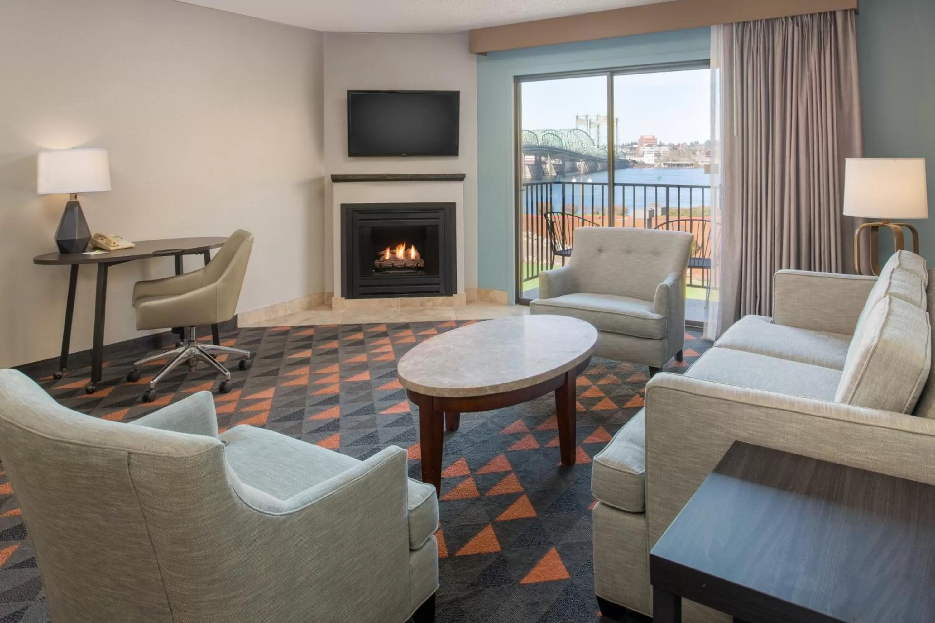Seating area in Holiday Inn Portland - Columbia Riverfront by IHG