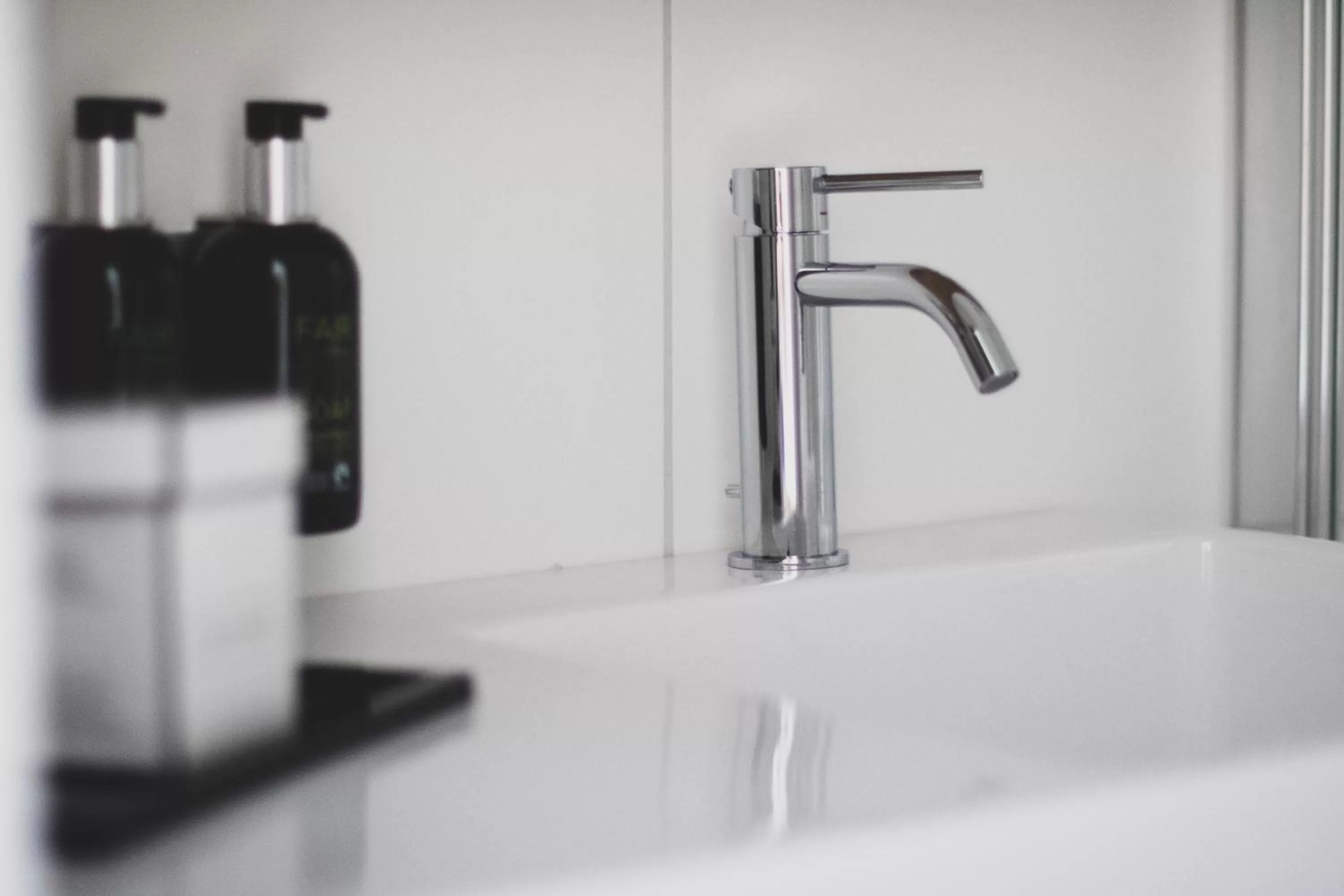 Photo of the whole room, Bathroom in EDELMANNs Hotel
