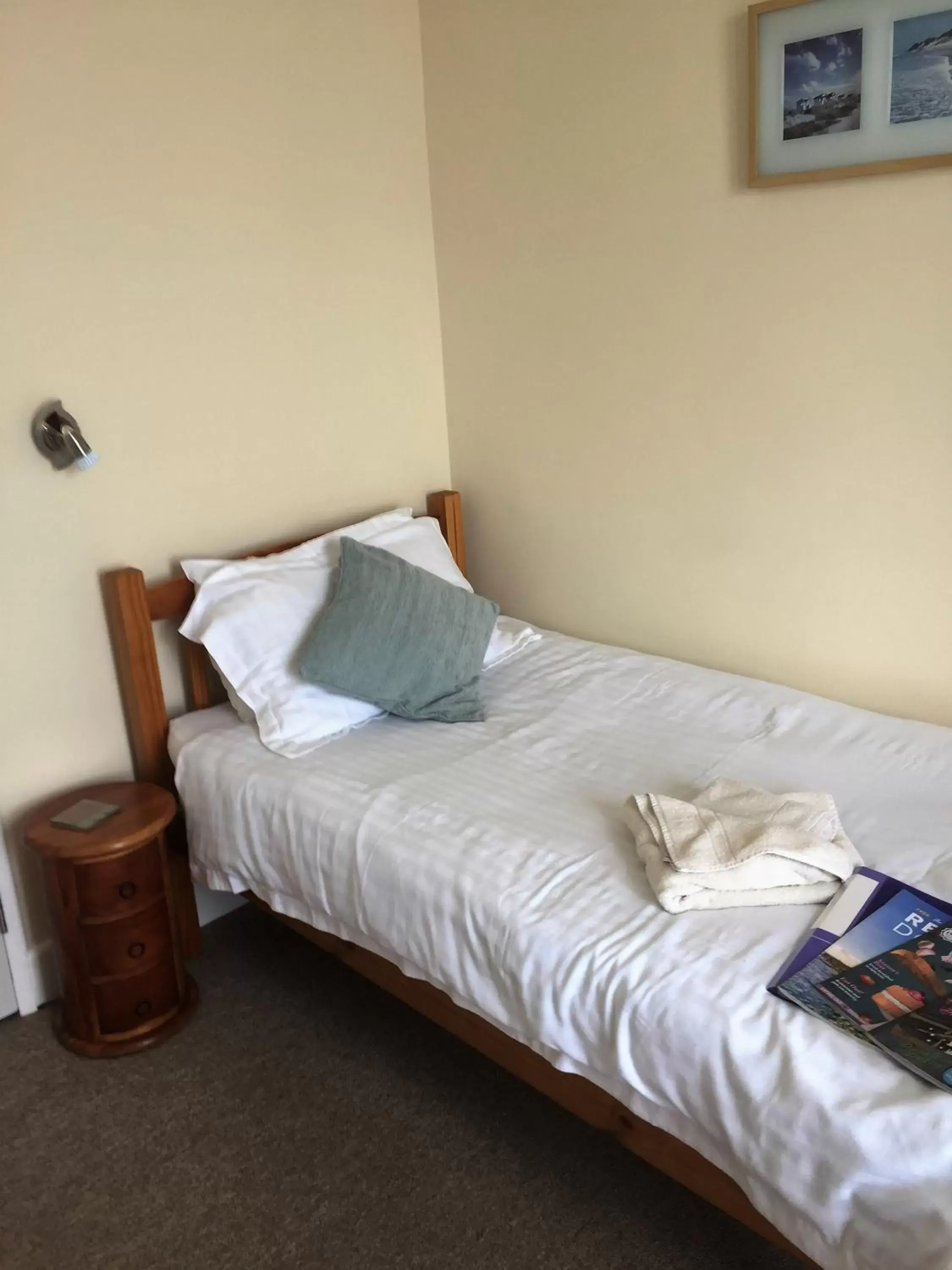 Single Room with Shared Bathroom - single occupancy in The Beach House Single Room with Shared Bathroom - single occupancy in The Beach House