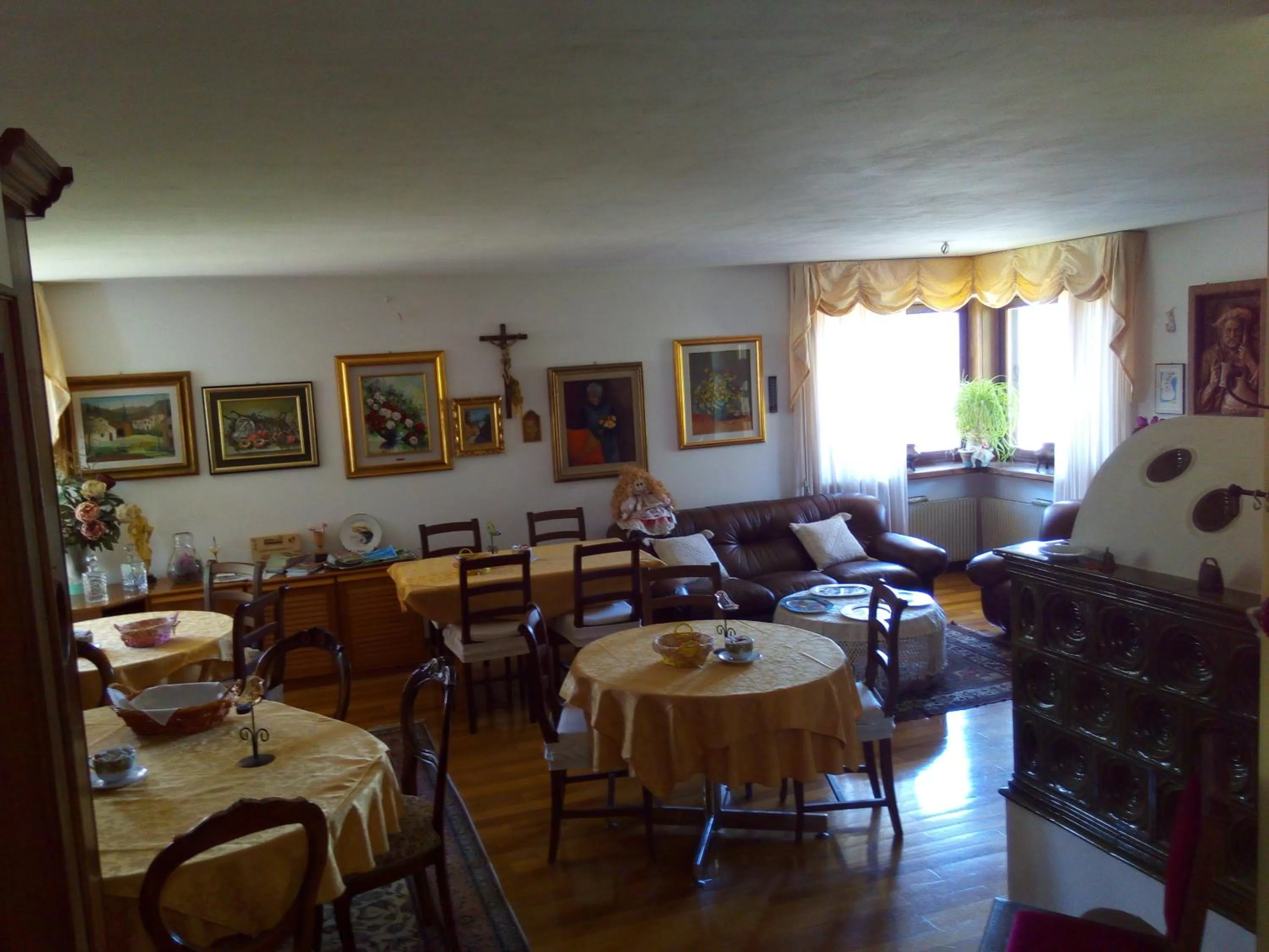 Dining area in B&B Casa Bazzanella