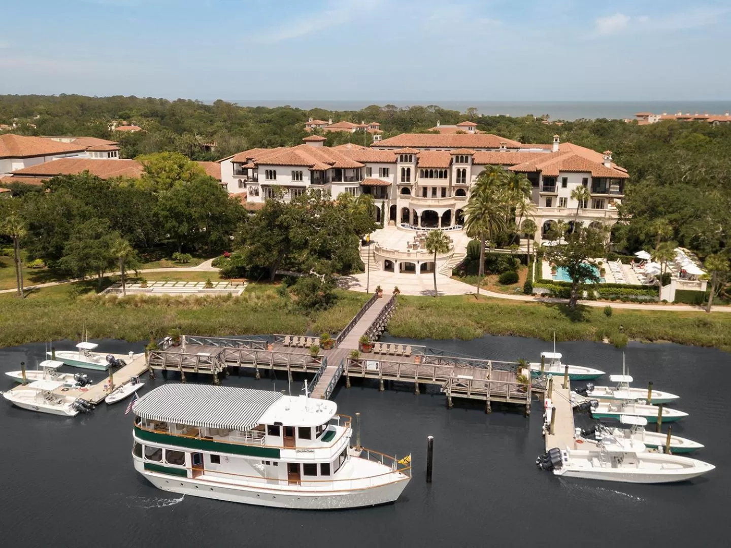 Bird's eye view, Bird's-eye View in The Cloister