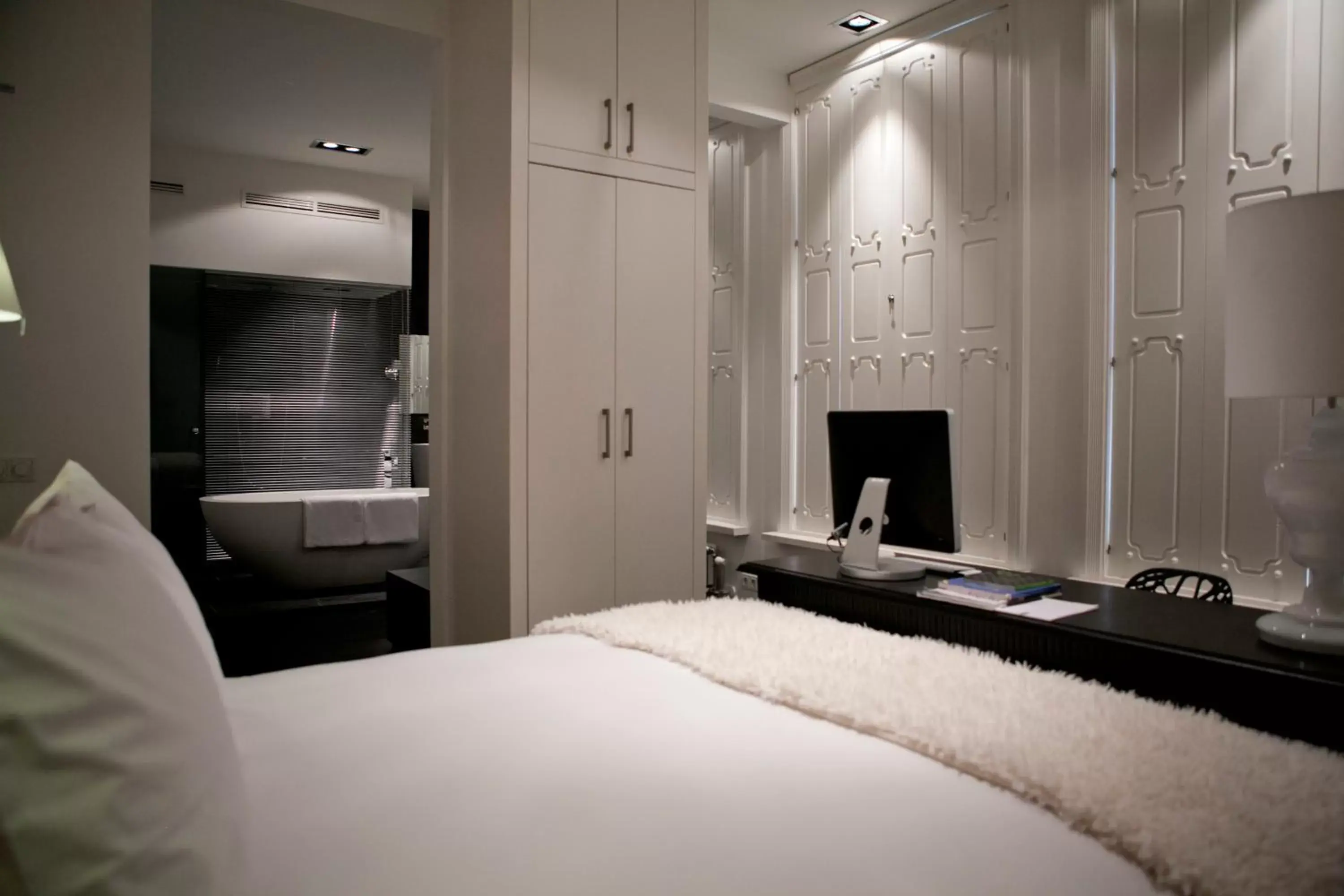 Suite XL Lady Ambassador in Manna Suite XL Lady Ambassador in Manna