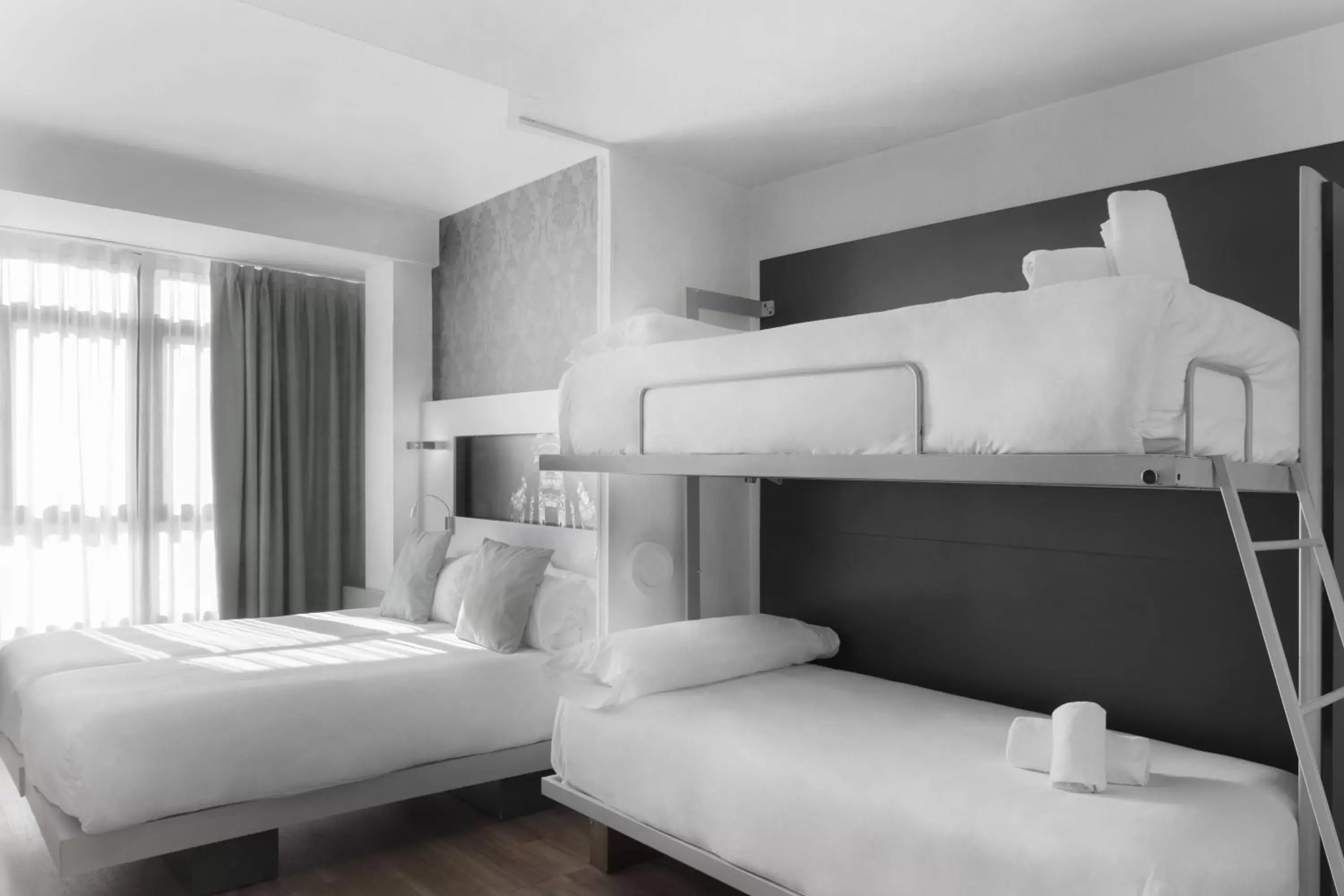 Sextuple Room (6 Adults) in Petit Palace Plaza Mayor Sextuple Room (6 Adults) in Petit Palace Plaza Mayor