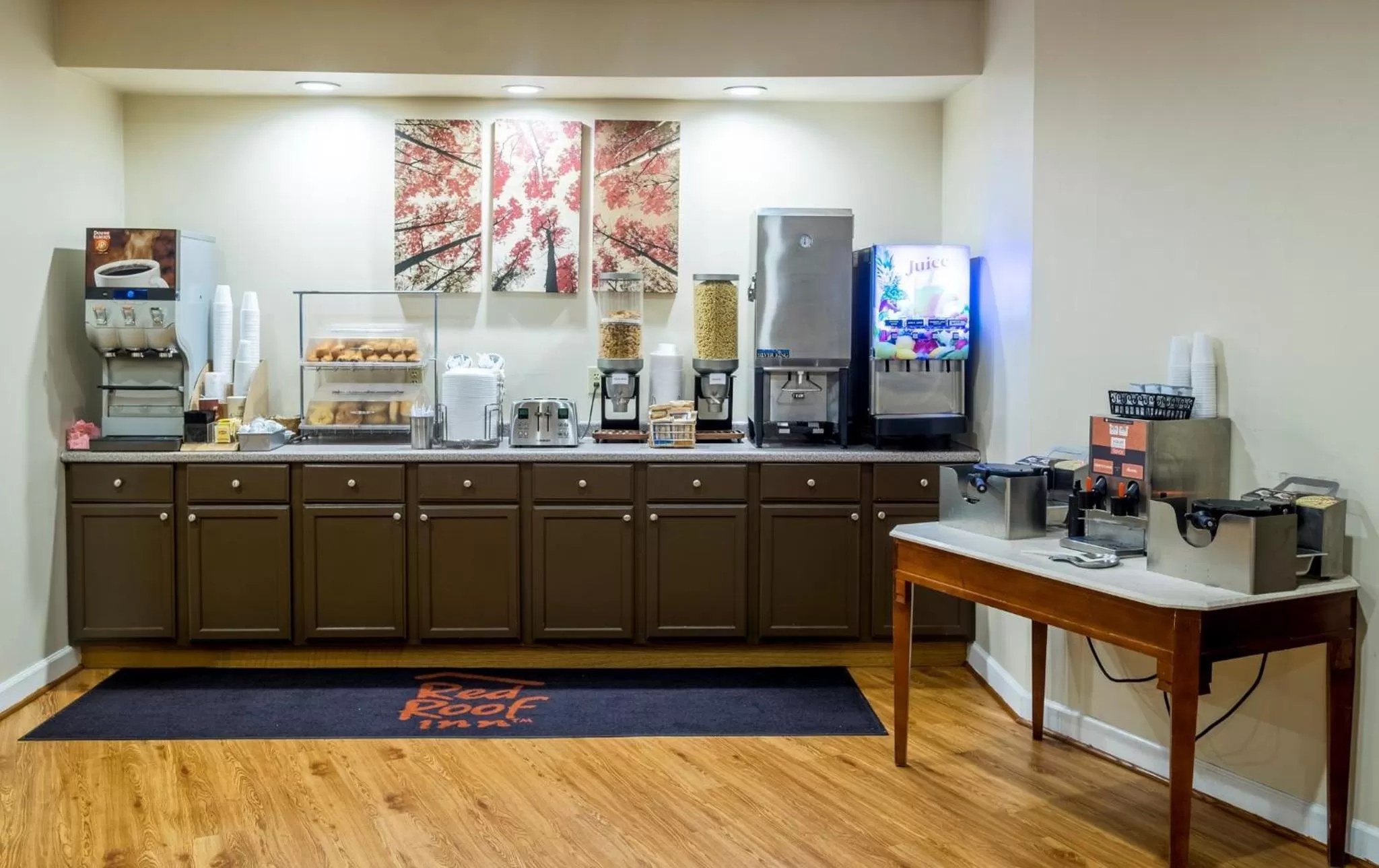 Lobby or reception in Red Roof Inn & Suites Wytheville