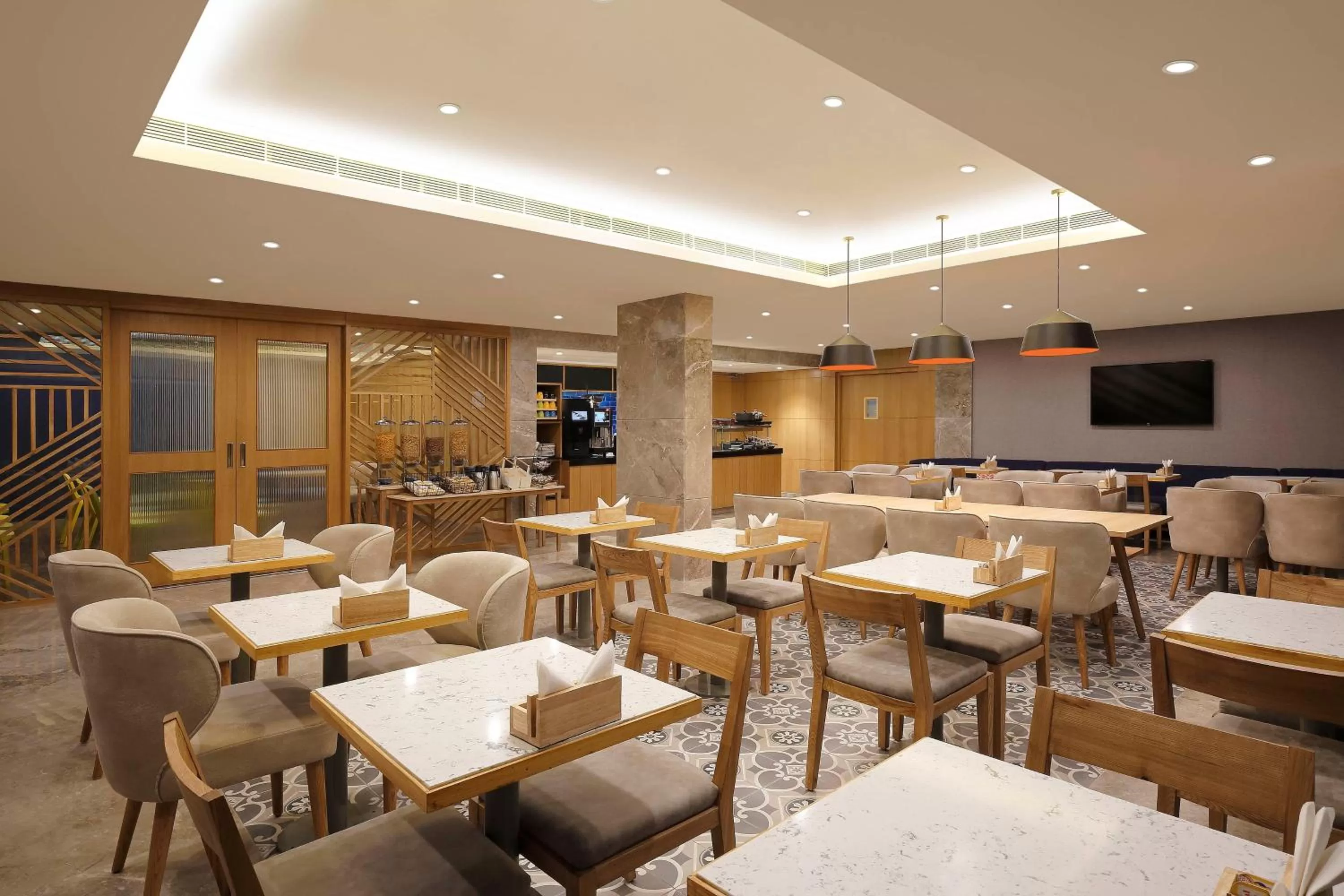 Restaurant/places to eat in Holiday Inn Express Ahmedabad Prahlad Nagar by IHG